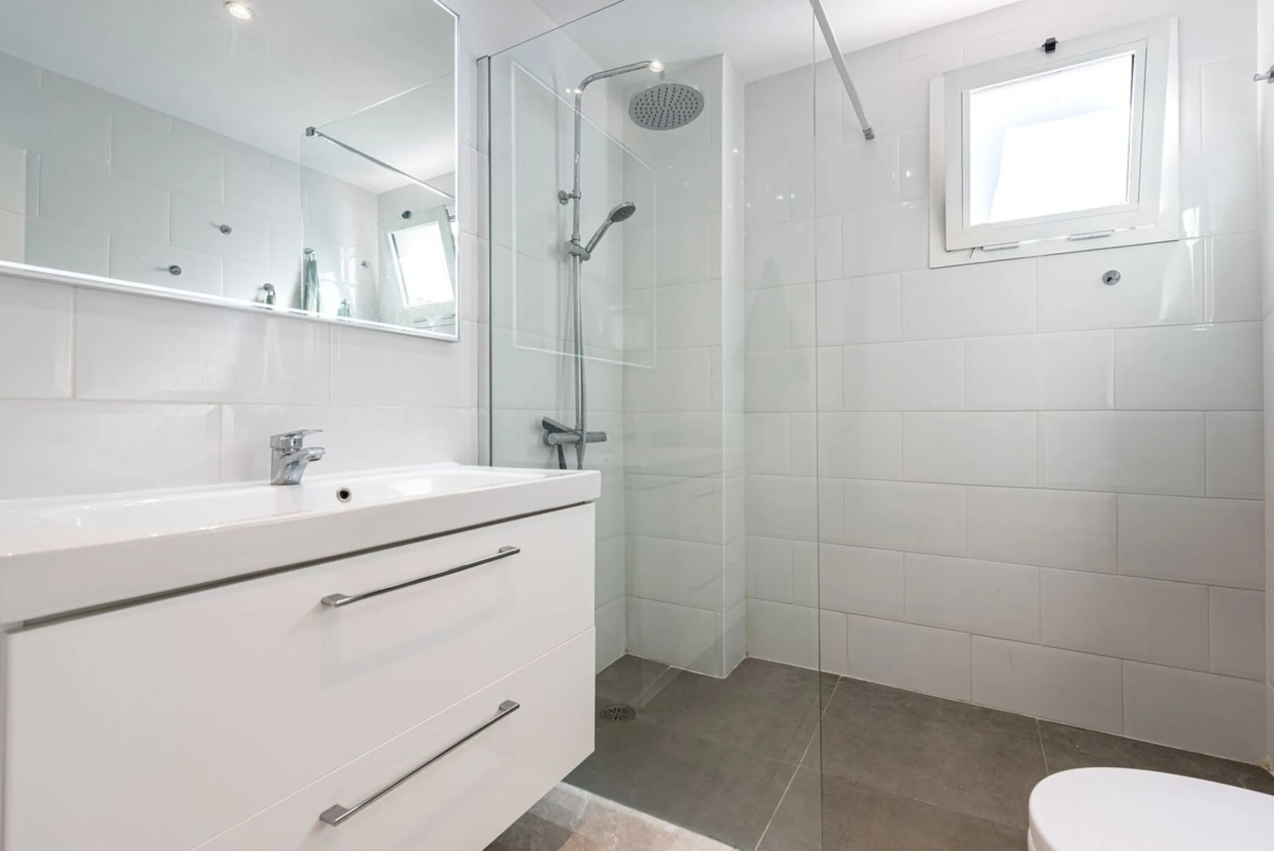 Stunning 3-Bedroom Corner Apartment in La Maestranza, Nueva Andalucía