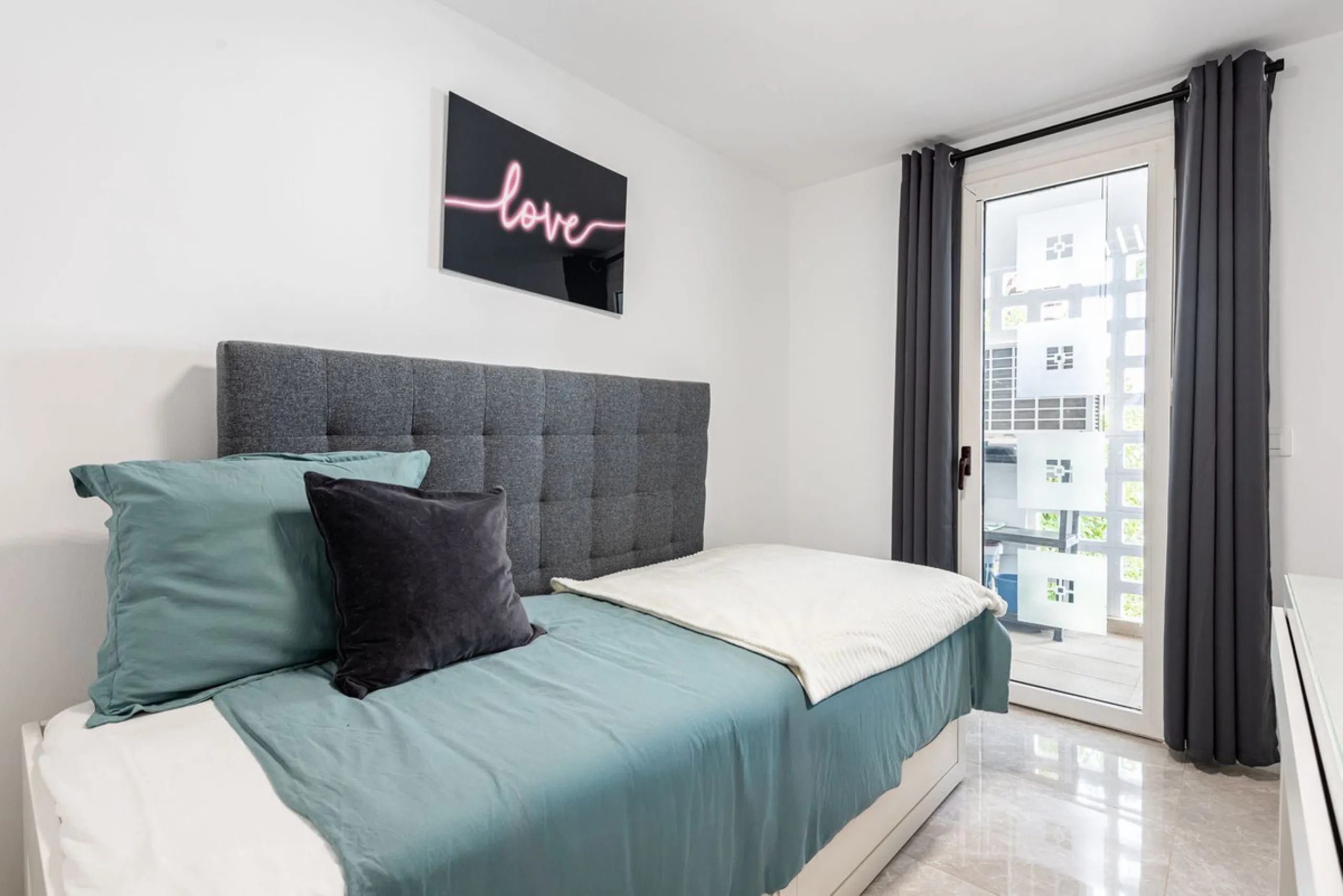 Stunning 3-Bedroom Corner Apartment in La Maestranza, Nueva Andalucía