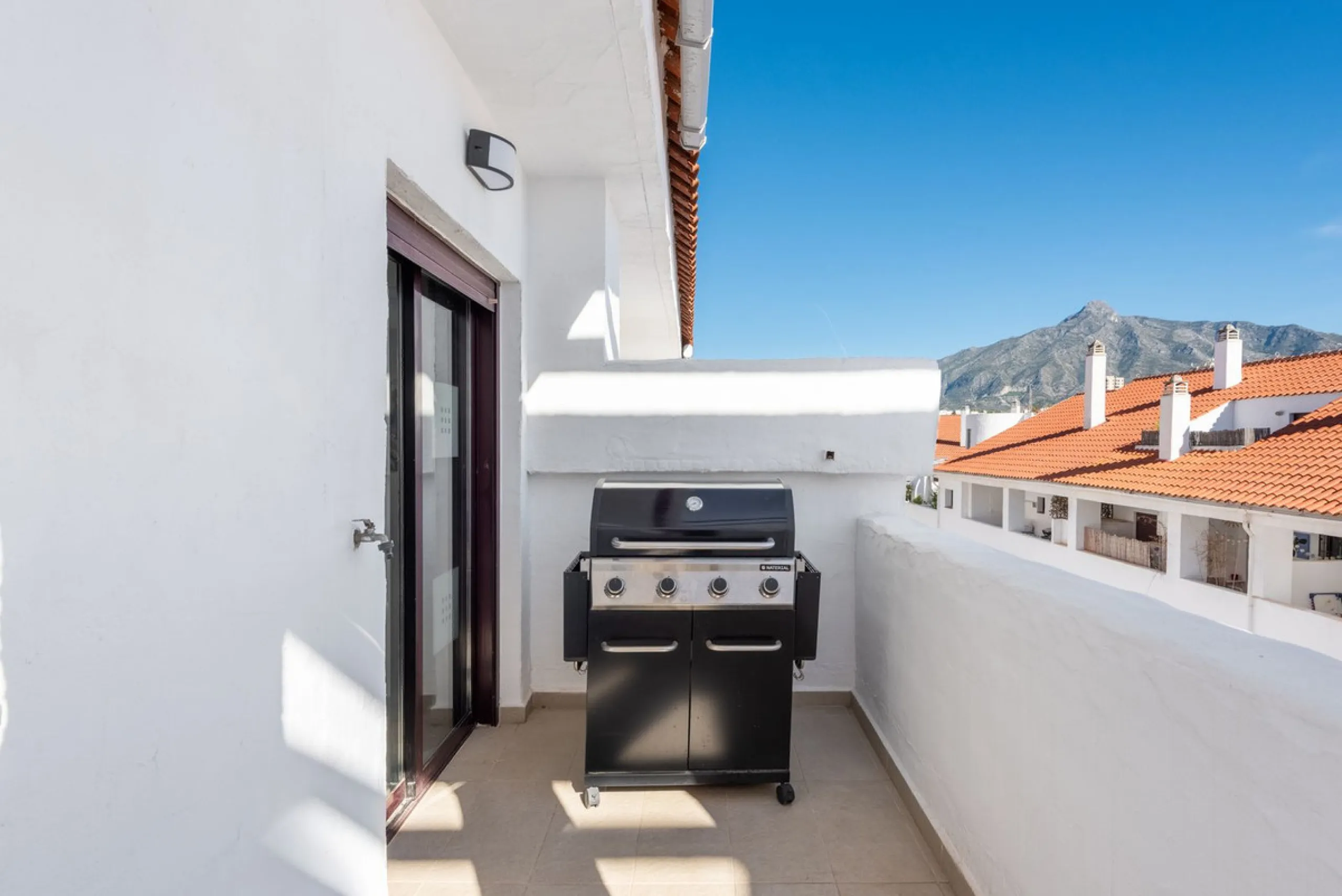 Stunning 3-Bedroom Corner Apartment in La Maestranza, Nueva Andalucía
