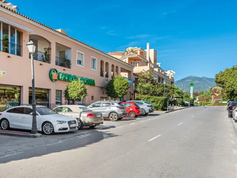 Stunning 3-Bedroom Corner Apartment in La Maestranza, Nueva Andalucía