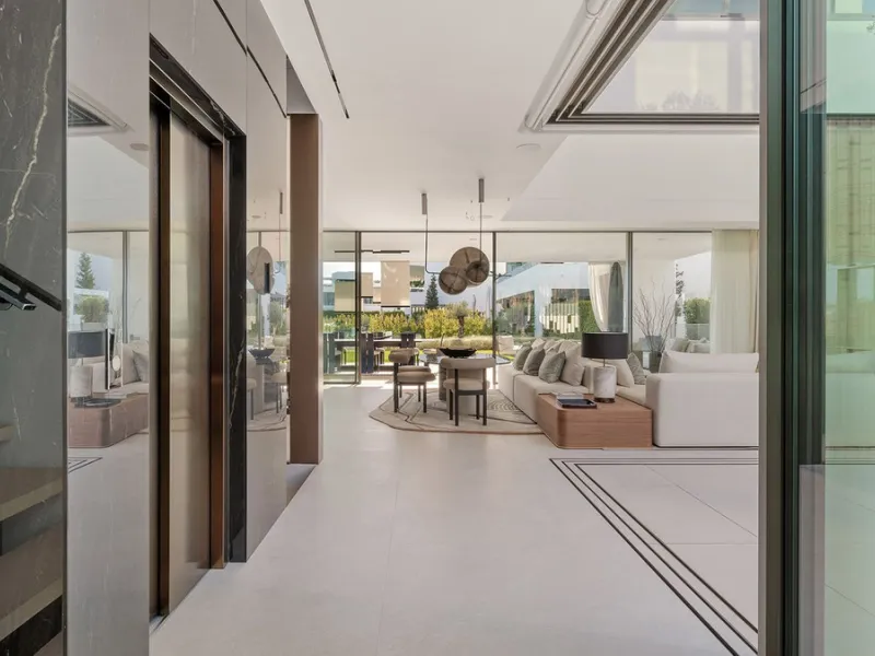 House - Semi-Detached House в продаже в Marbella, Málaga. В доме 4 спален и 5 ванных комнат. Площадь дома 693 м²