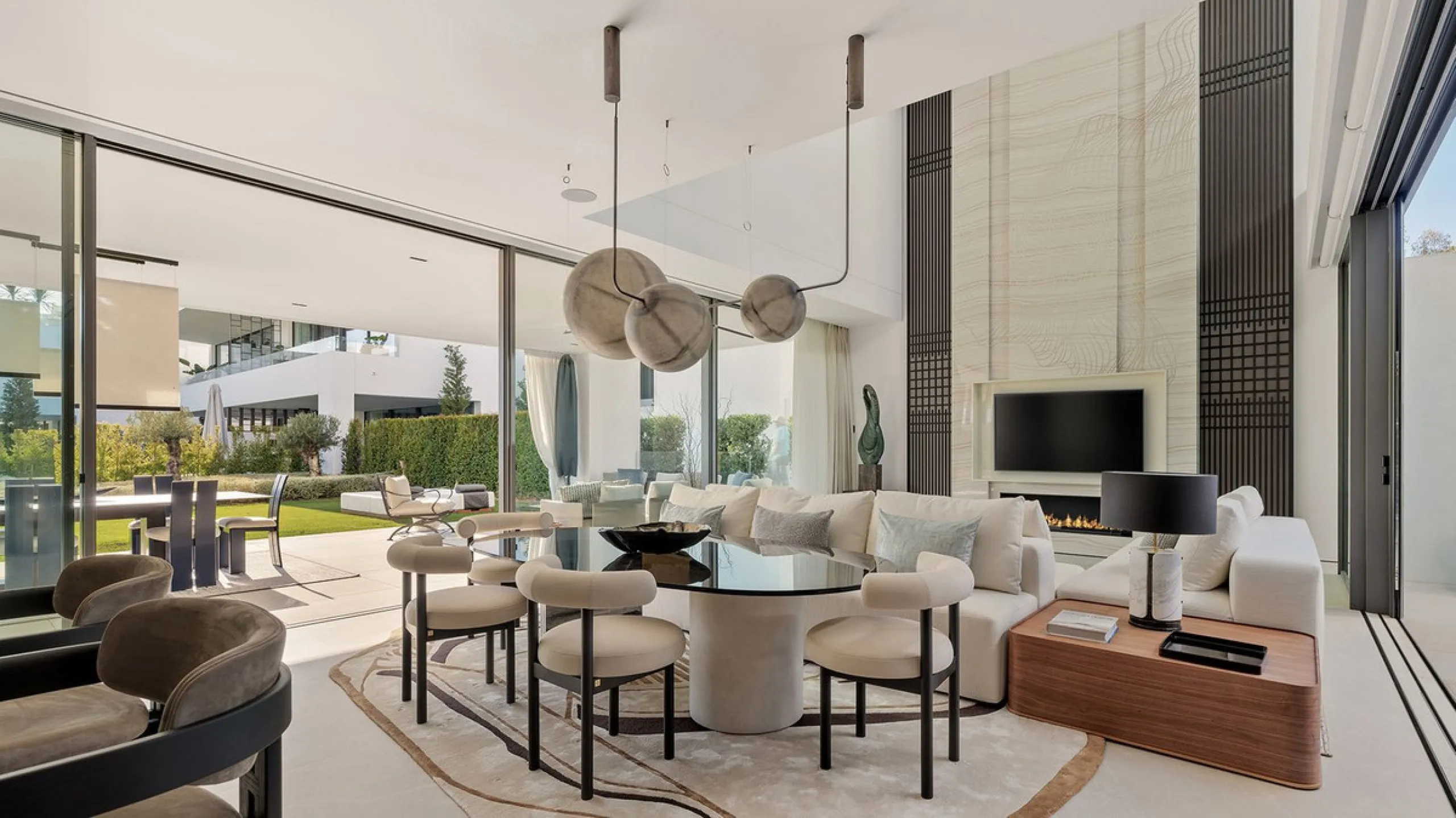 House - Semi-Detached House в продаже в Marbella, Málaga. В доме 4 спален и 5 ванных комнат. Площадь дома 693 м²