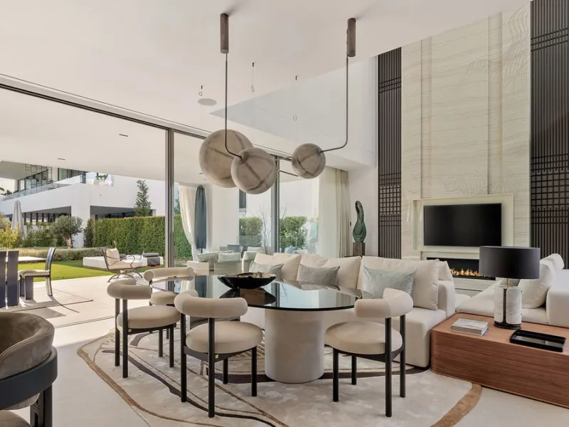 House - Semi-Detached House в продаже в Marbella, Málaga. В доме 4 спален и 5 ванных комнат. Площадь дома 693 м²
