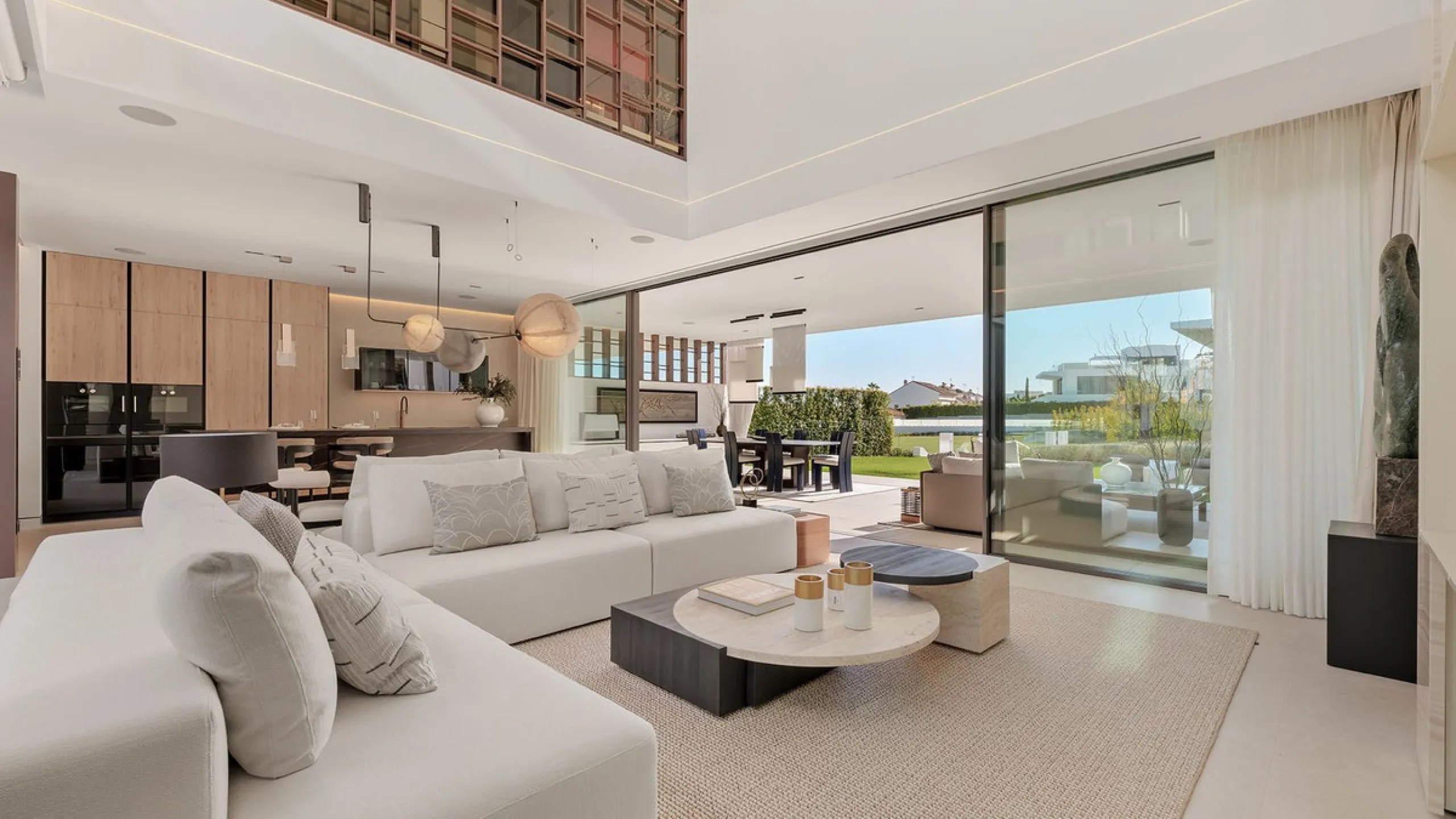 House - Semi-Detached House в продаже в Marbella, Málaga. В доме 4 спален и 5 ванных комнат. Площадь дома 693 м²