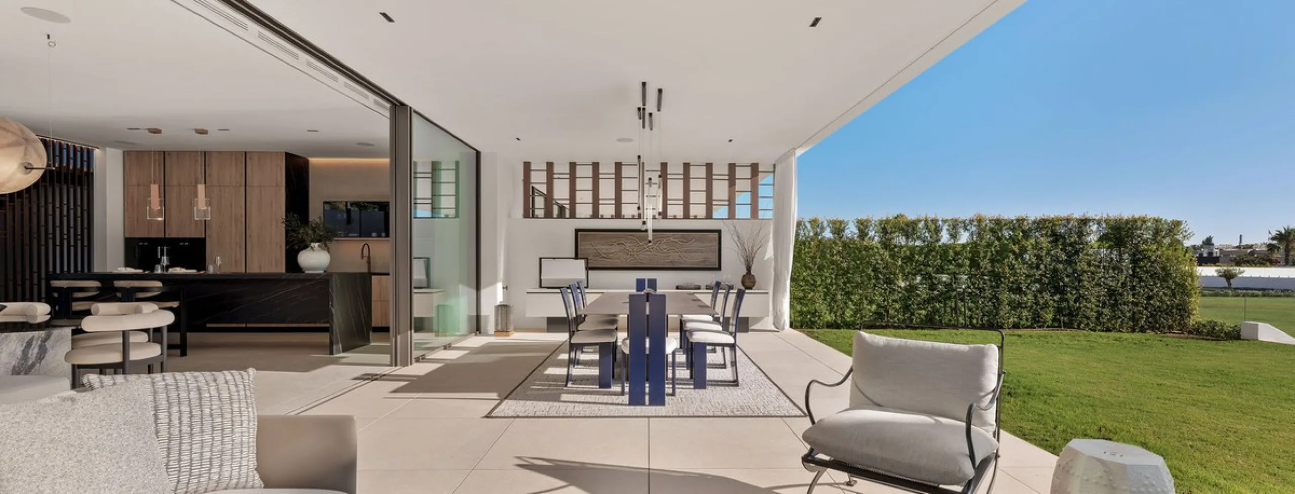 House - Semi-Detached House в продаже в Marbella, Málaga. В доме 4 спален и 5 ванных комнат. Площадь дома 693 м²