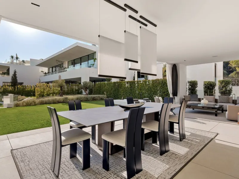 House - Semi-Detached House в продаже в Marbella, Málaga. В доме 4 спален и 5 ванных комнат. Площадь дома 693 м²
