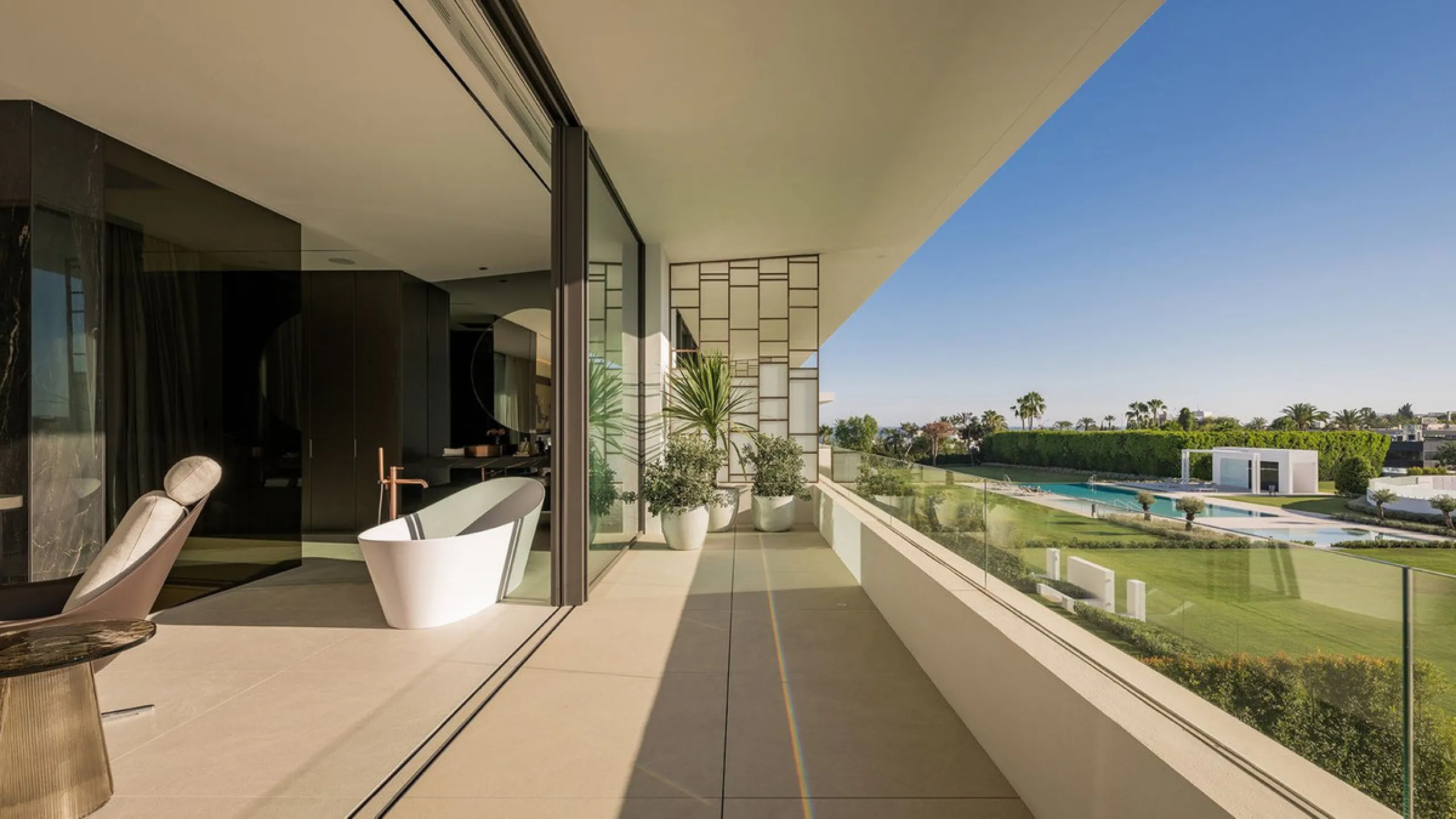House - Semi-Detached House в продаже в Marbella, Málaga. В доме 4 спален и 5 ванных комнат. Площадь дома 693 м²
