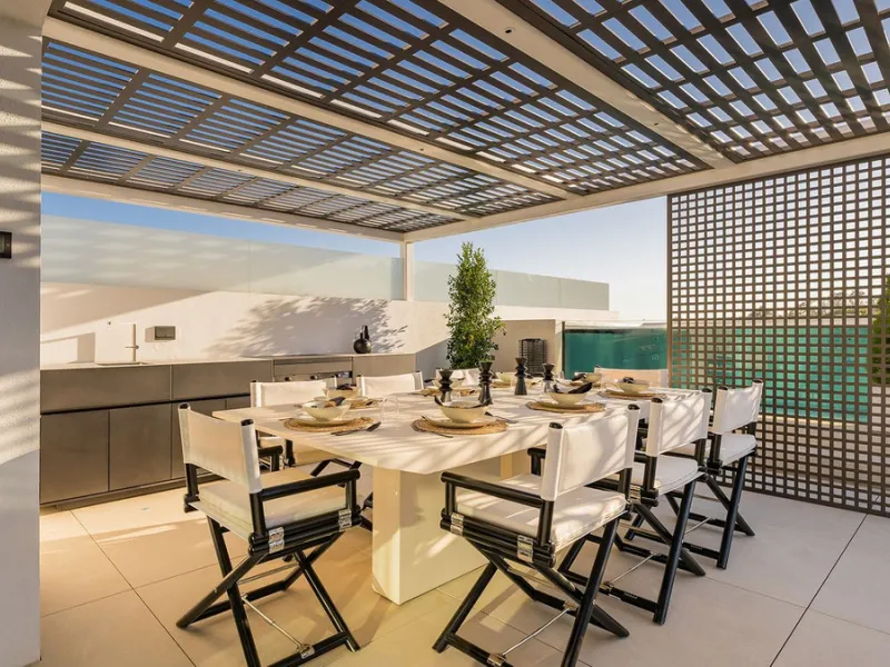 House - Semi-Detached House в продаже в Marbella, Málaga. В доме 4 спален и 5 ванных комнат. Площадь дома 693 м²