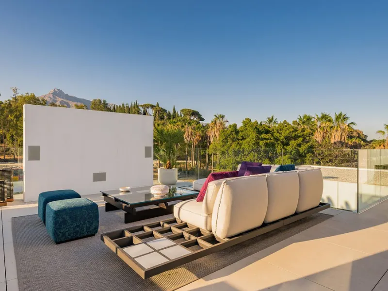 House - Semi-Detached House в продаже в Marbella, Málaga. В доме 4 спален и 5 ванных комнат. Площадь дома 693 м²