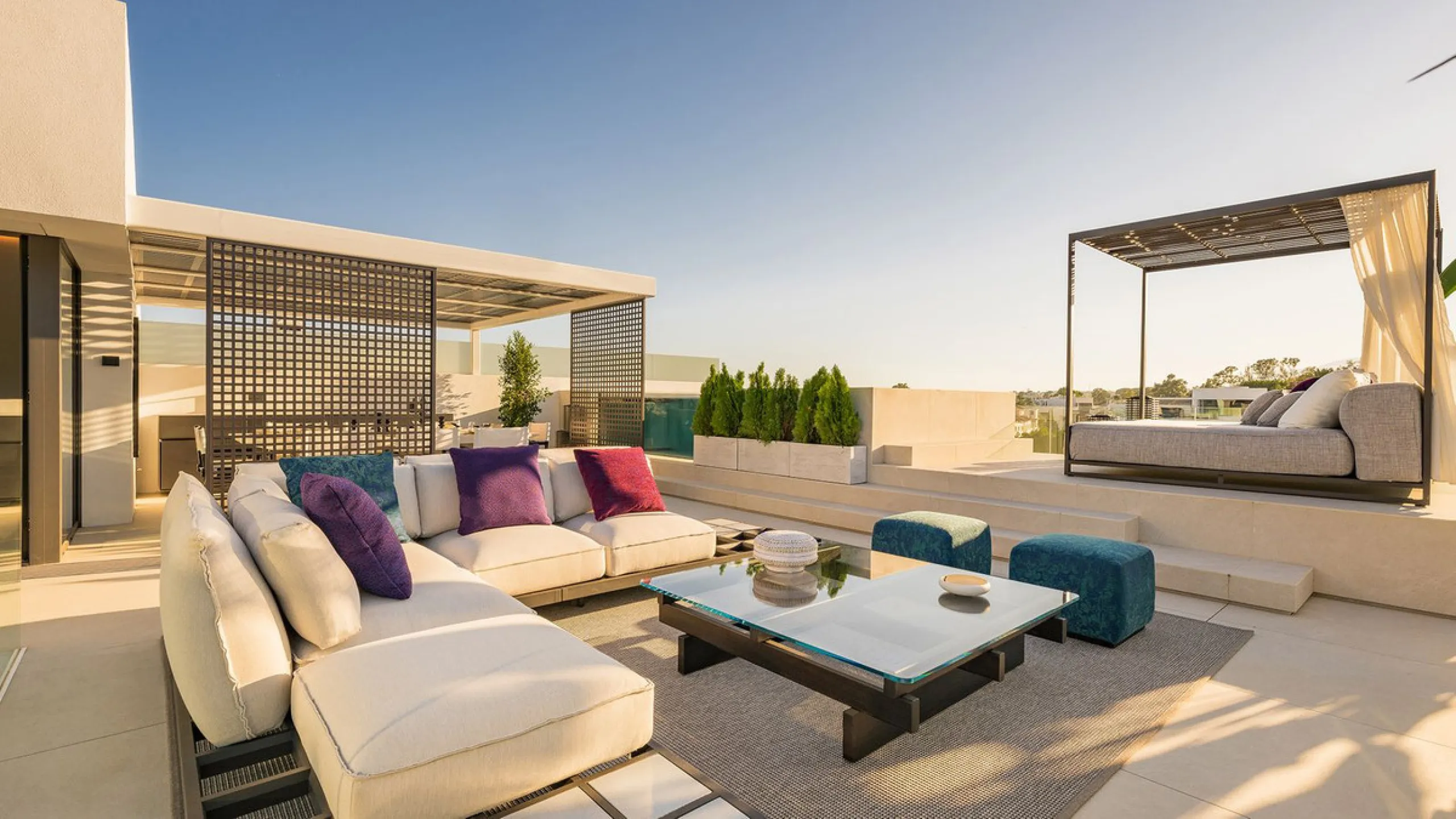 House - Semi-Detached House в продаже в Marbella, Málaga. В доме 4 спален и 5 ванных комнат. Площадь дома 693 м²