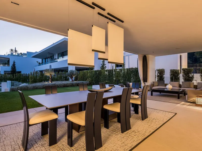 House - Semi-Detached House в продаже в Marbella, Málaga. В доме 4 спален и 5 ванных комнат. Площадь дома 693 м²