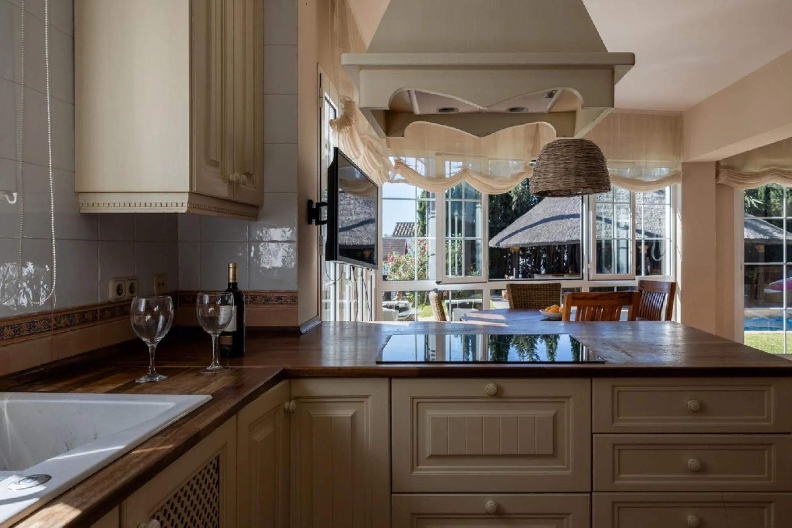 Immaculately presented 4 bedroom villa on the prestigious urbanisation of Mijas Golf.