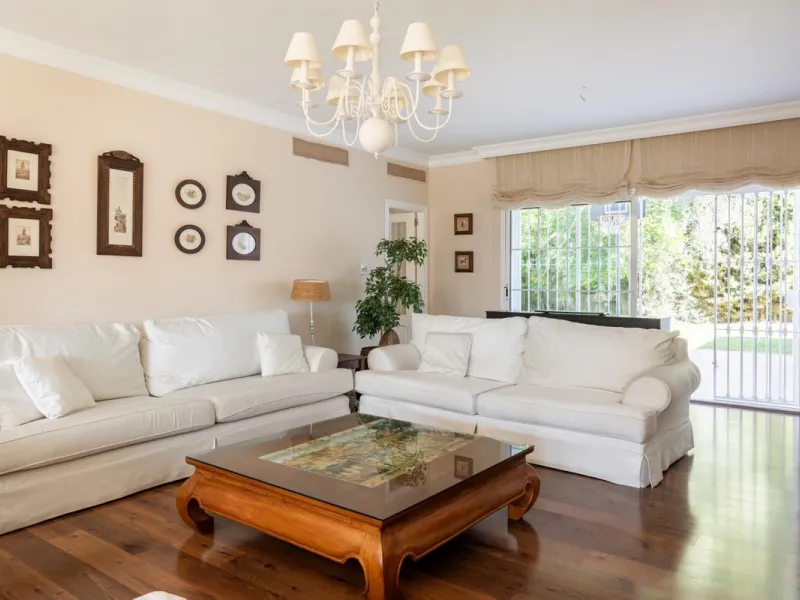 Immaculately presented 4 bedroom villa on the prestigious urbanisation of Mijas Golf.