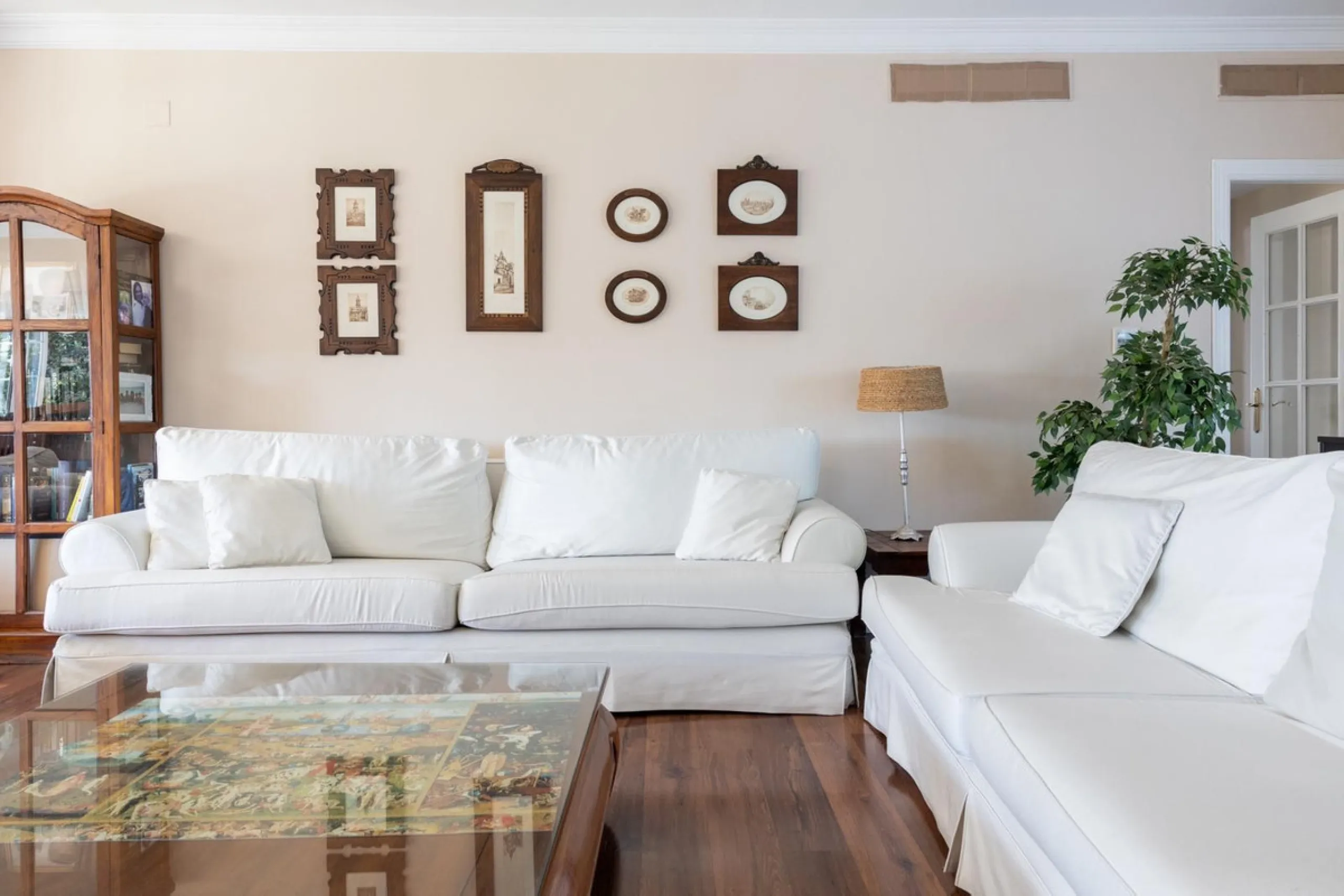 Immaculately presented 4 bedroom villa on the prestigious urbanisation of Mijas Golf.