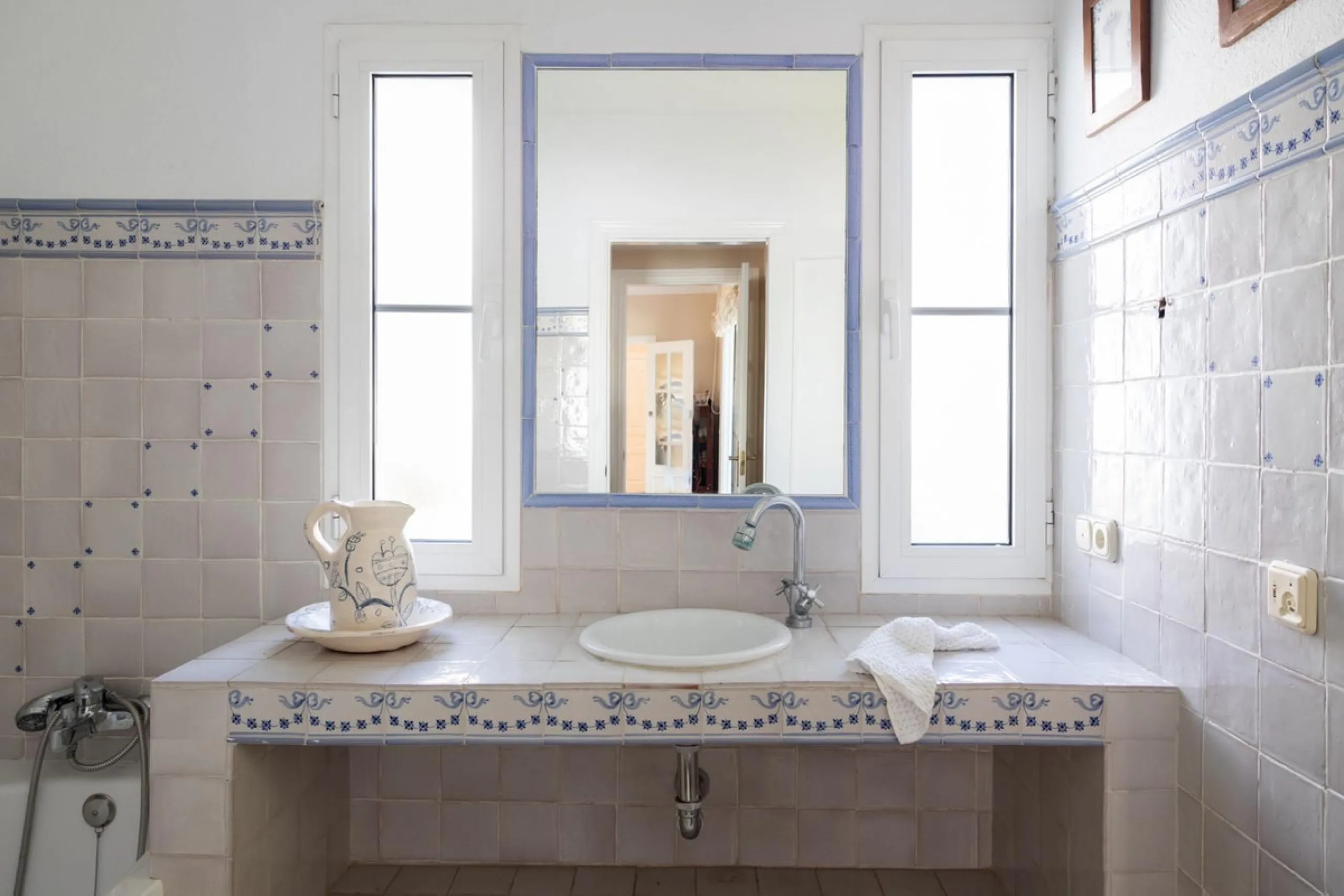Immaculately presented 4 bedroom villa on the prestigious urbanisation of Mijas Golf.