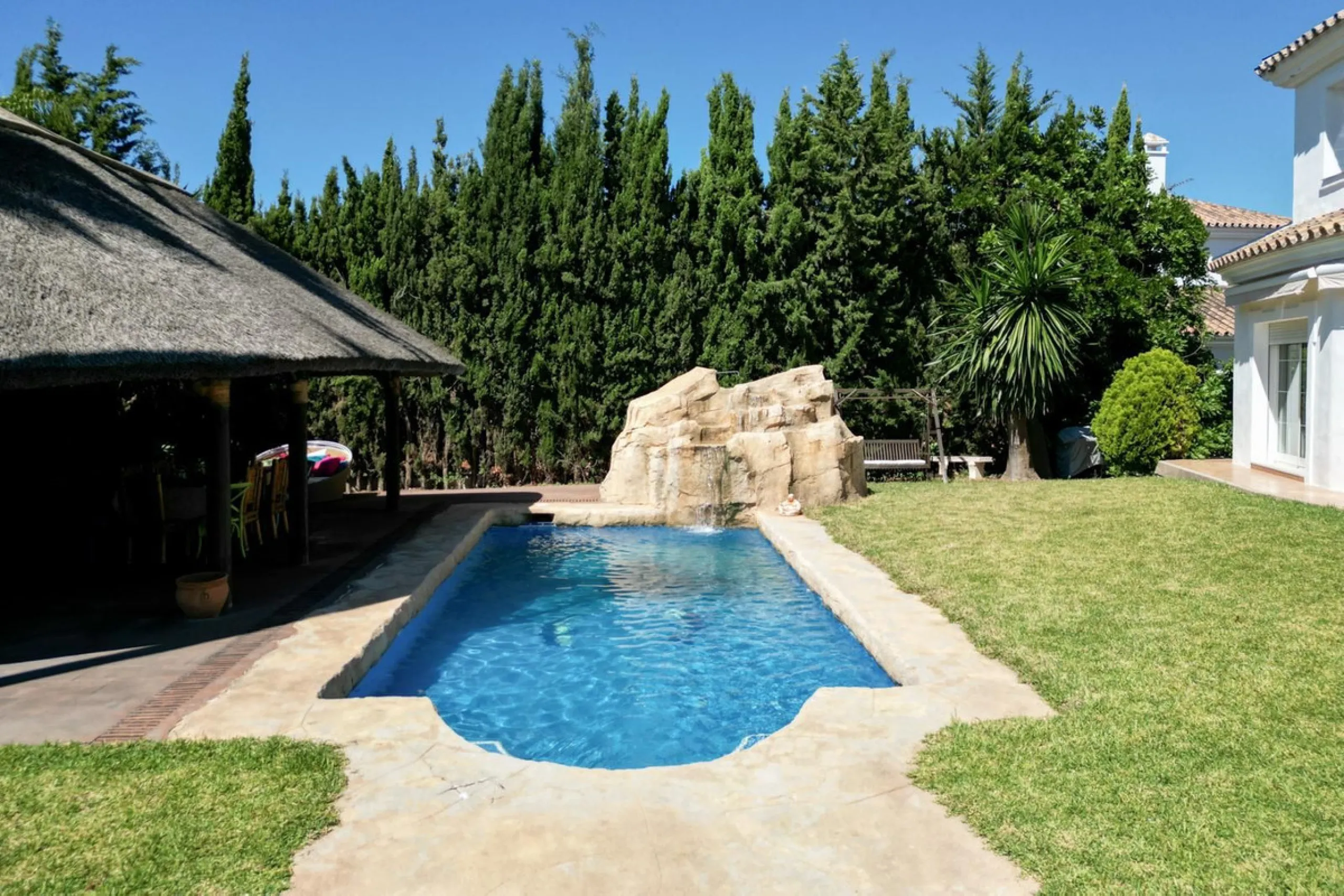 Immaculately presented 4 bedroom villa on the prestigious urbanisation of Mijas Golf.
