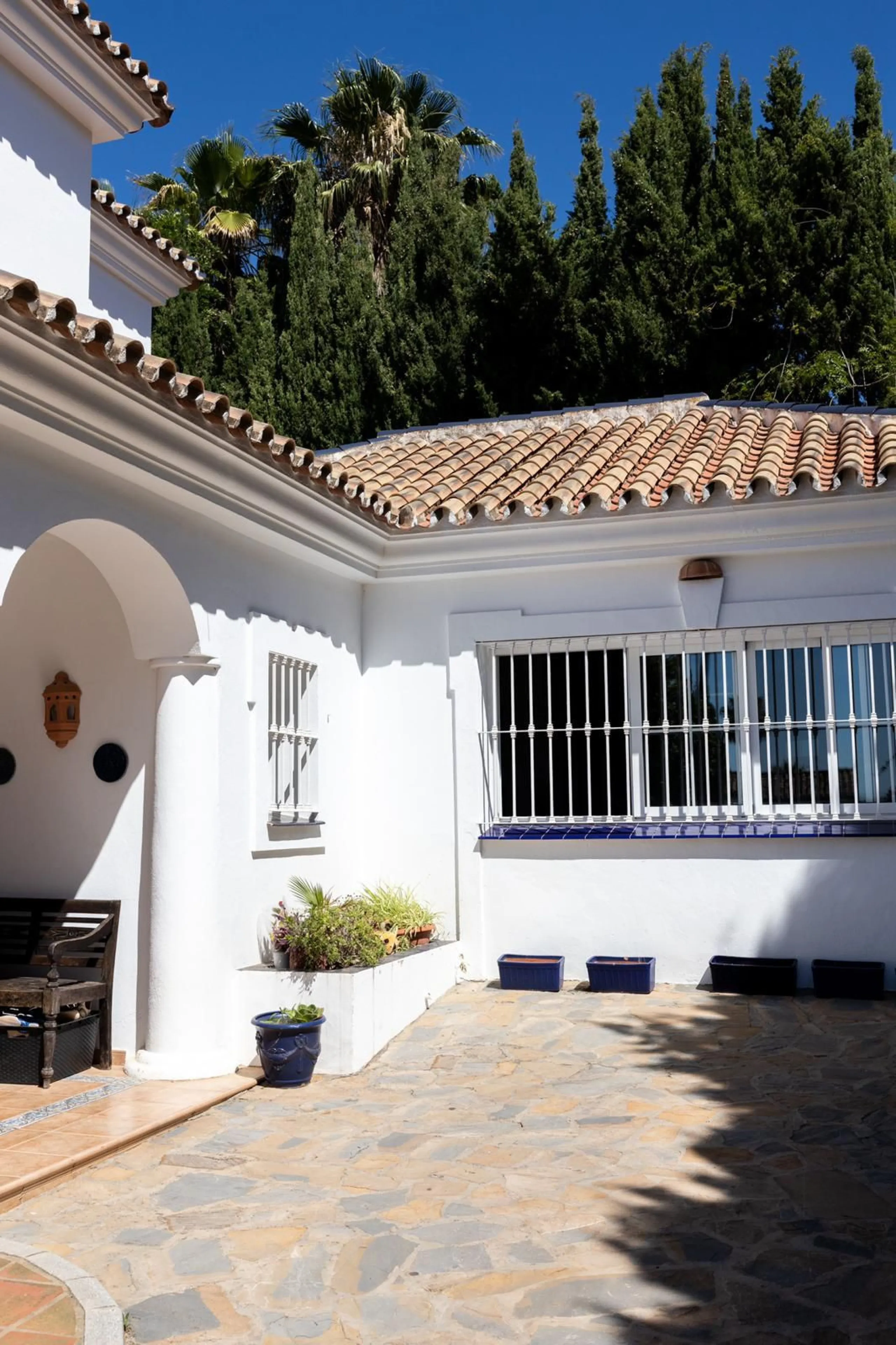 Immaculately presented 4 bedroom villa on the prestigious urbanisation of Mijas Golf.