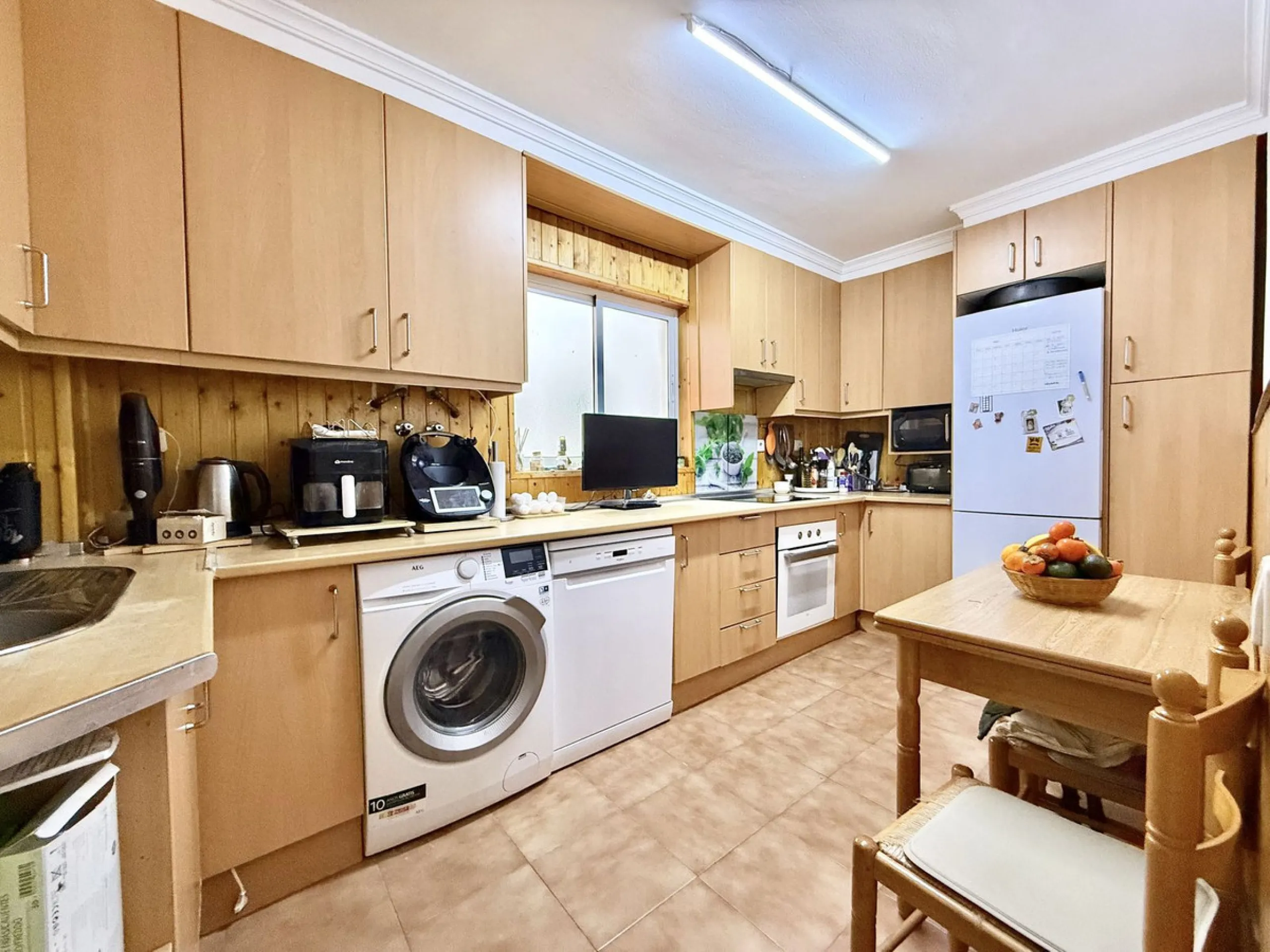 Apartment - Middle Floor Apartment в продаже в Marbella, Málaga. В доме 3 спален и 1 ванных комнат. Площадь дома 95 м²