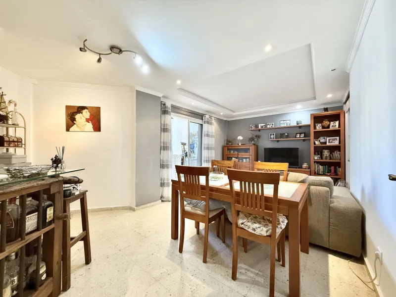 Apartment - Middle Floor Apartment в продаже в Marbella, Málaga. В доме 3 спален и 1 ванных комнат. Площадь дома 95 м²