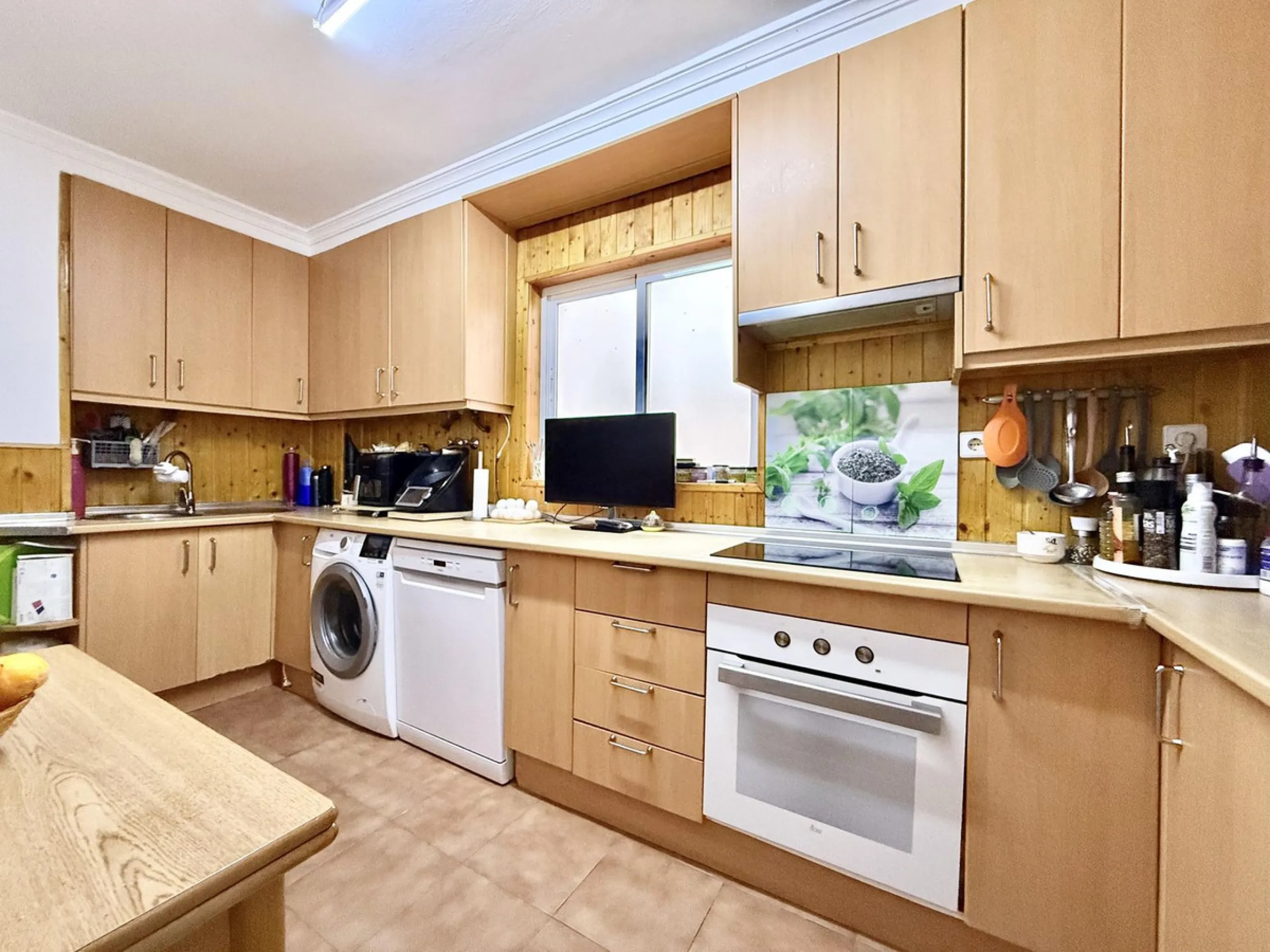 Apartment - Middle Floor Apartment в продаже в Marbella, Málaga. В доме 3 спален и 1 ванных комнат. Площадь дома 95 м²