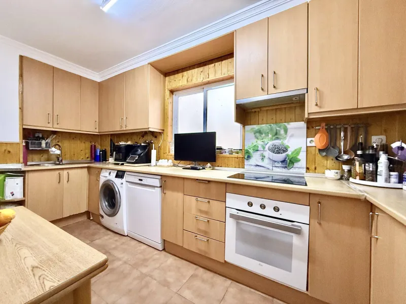 Apartment - Middle Floor Apartment в продаже в Marbella, Málaga. В доме 3 спален и 1 ванных комнат. Площадь дома 95 м²