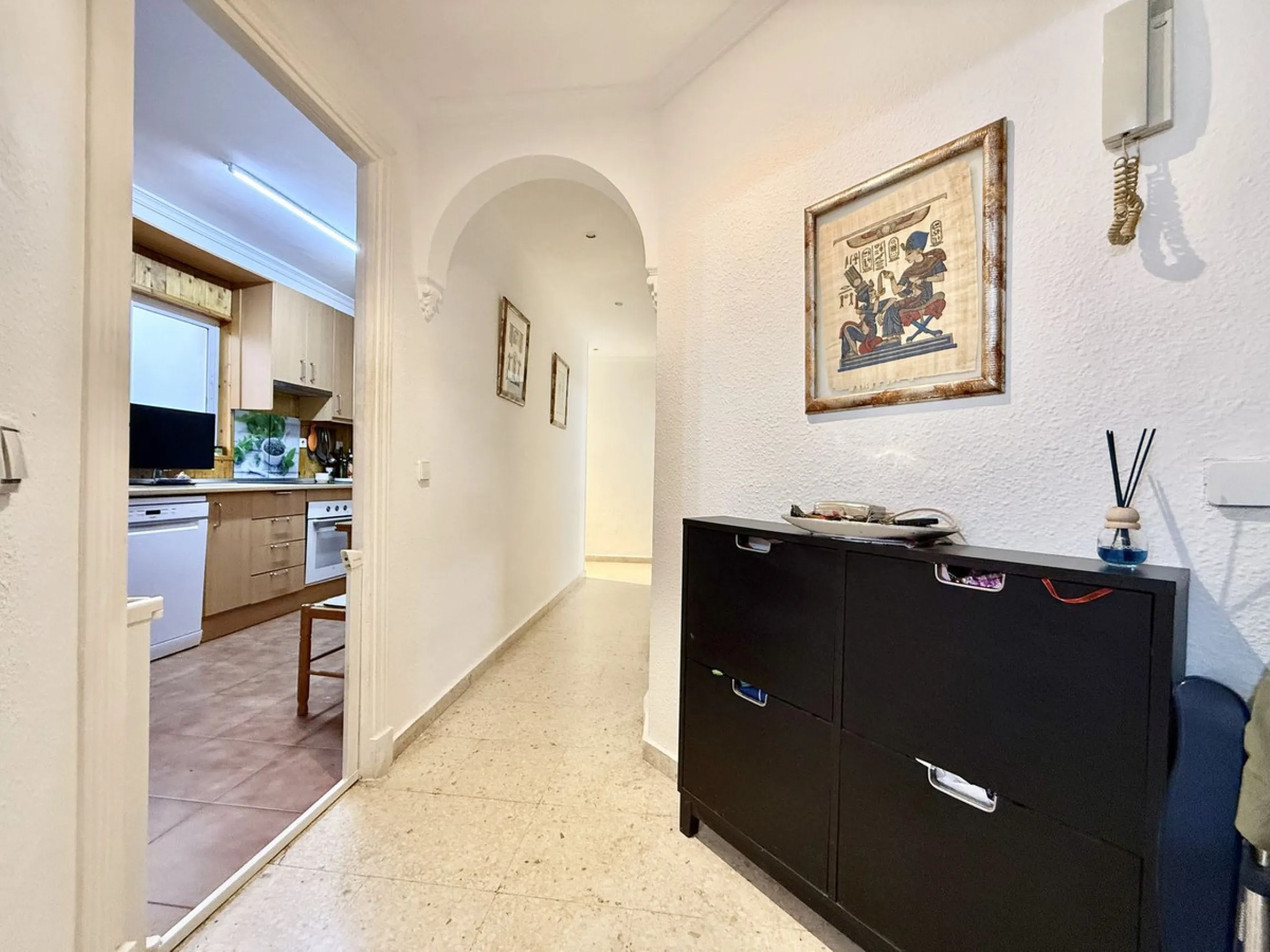 Apartment - Middle Floor Apartment в продаже в Marbella, Málaga. В доме 3 спален и 1 ванных комнат. Площадь дома 95 м²