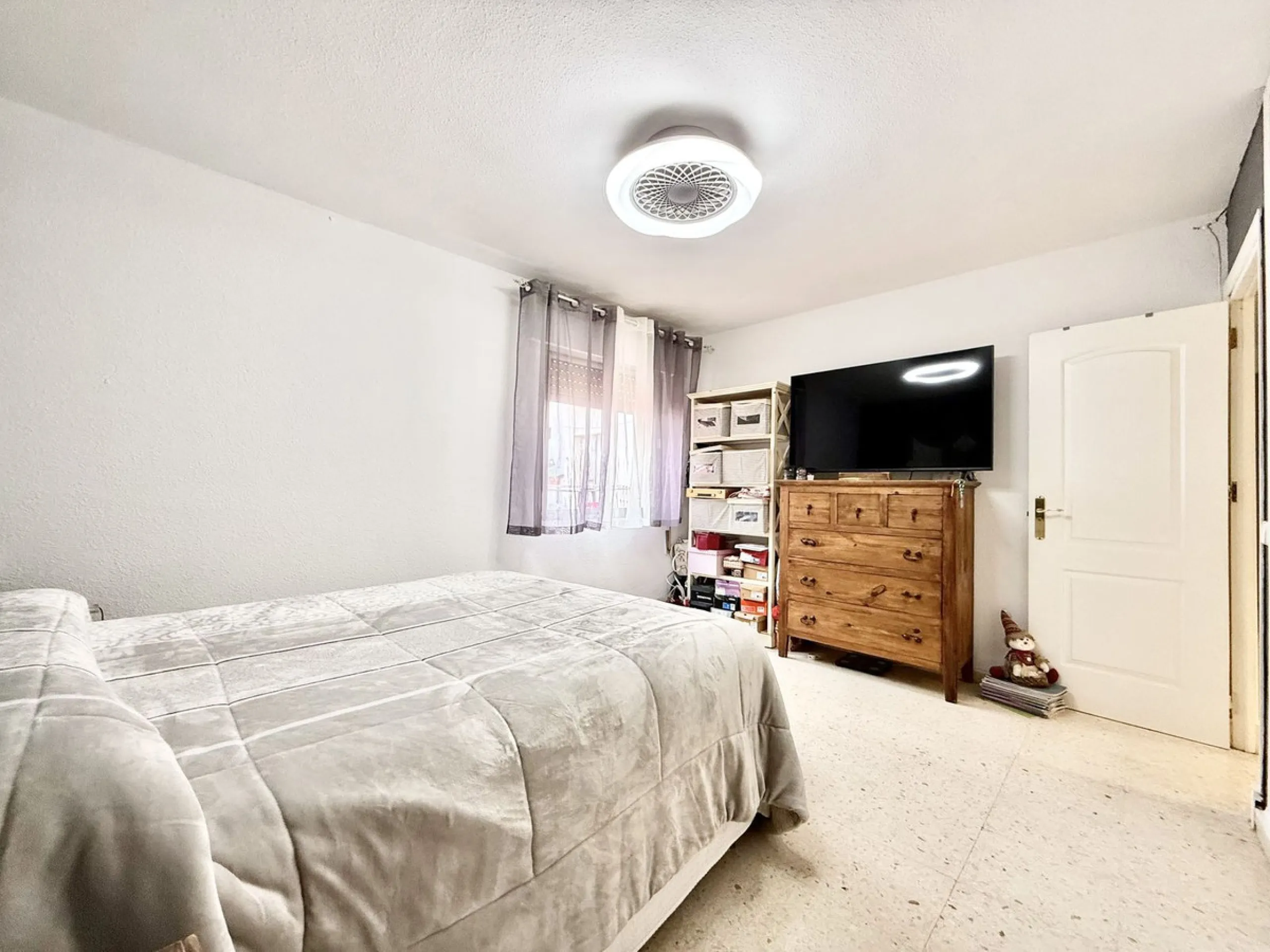 Apartment - Middle Floor Apartment в продаже в Marbella, Málaga. В доме 3 спален и 1 ванных комнат. Площадь дома 95 м²