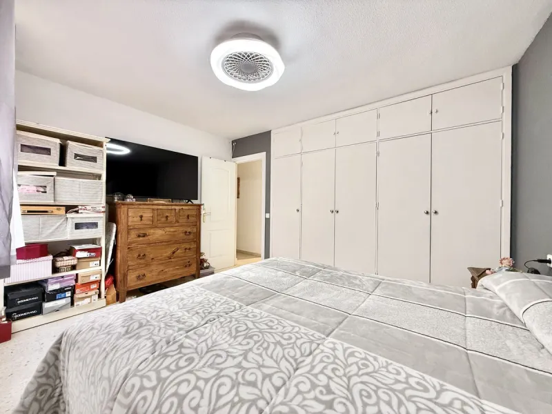 Apartment - Middle Floor Apartment в продаже в Marbella, Málaga. В доме 3 спален и 1 ванных комнат. Площадь дома 95 м²