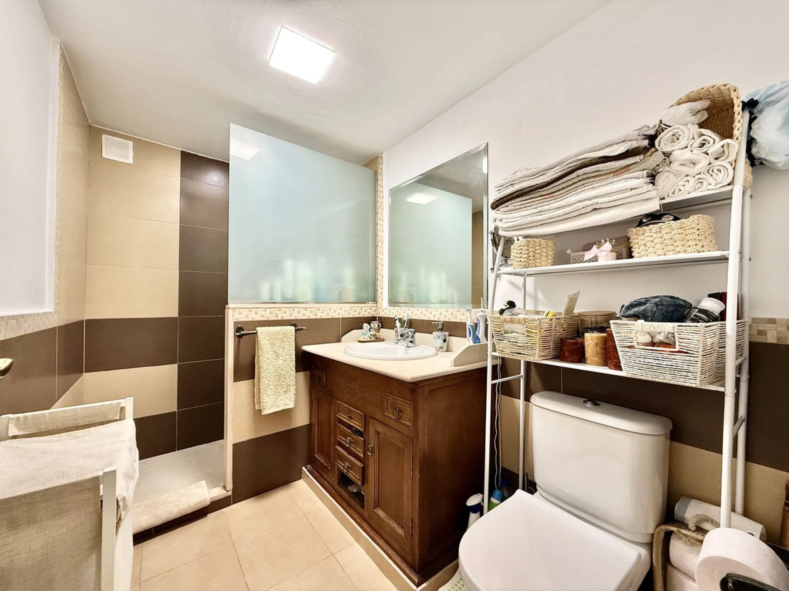 Apartment - Middle Floor Apartment в продаже в Marbella, Málaga. В доме 3 спален и 1 ванных комнат. Площадь дома 95 м²