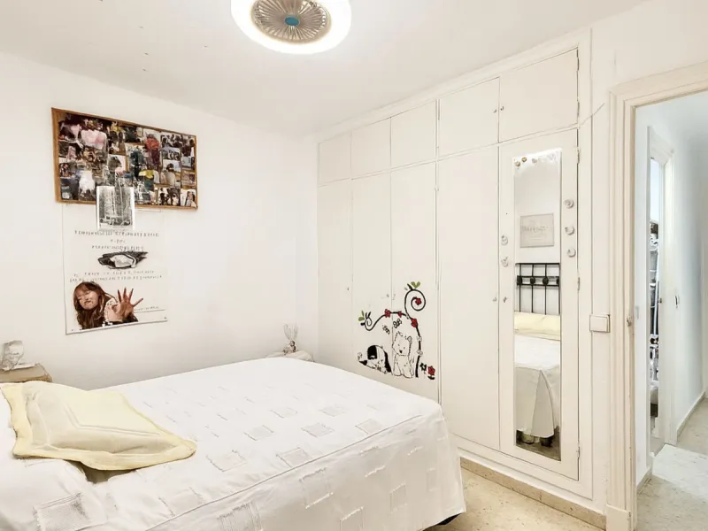 Apartment - Middle Floor Apartment в продаже в Marbella, Málaga. В доме 3 спален и 1 ванных комнат. Площадь дома 95 м²