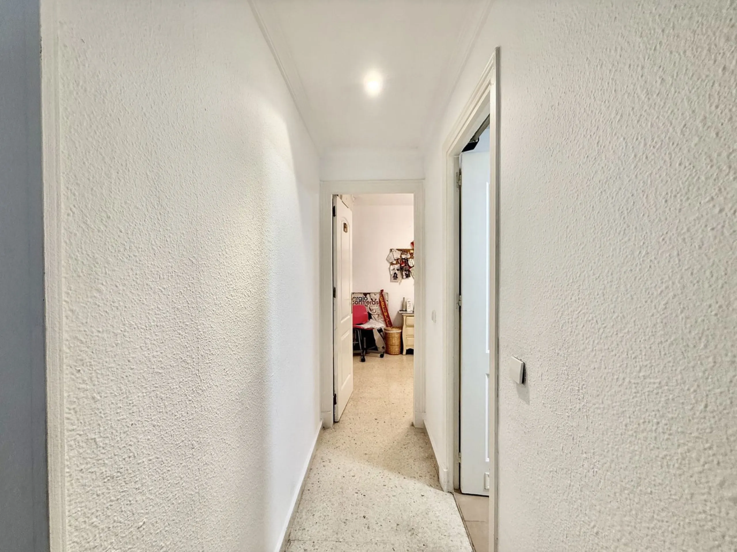 Apartment - Middle Floor Apartment в продаже в Marbella, Málaga. В доме 3 спален и 1 ванных комнат. Площадь дома 95 м²