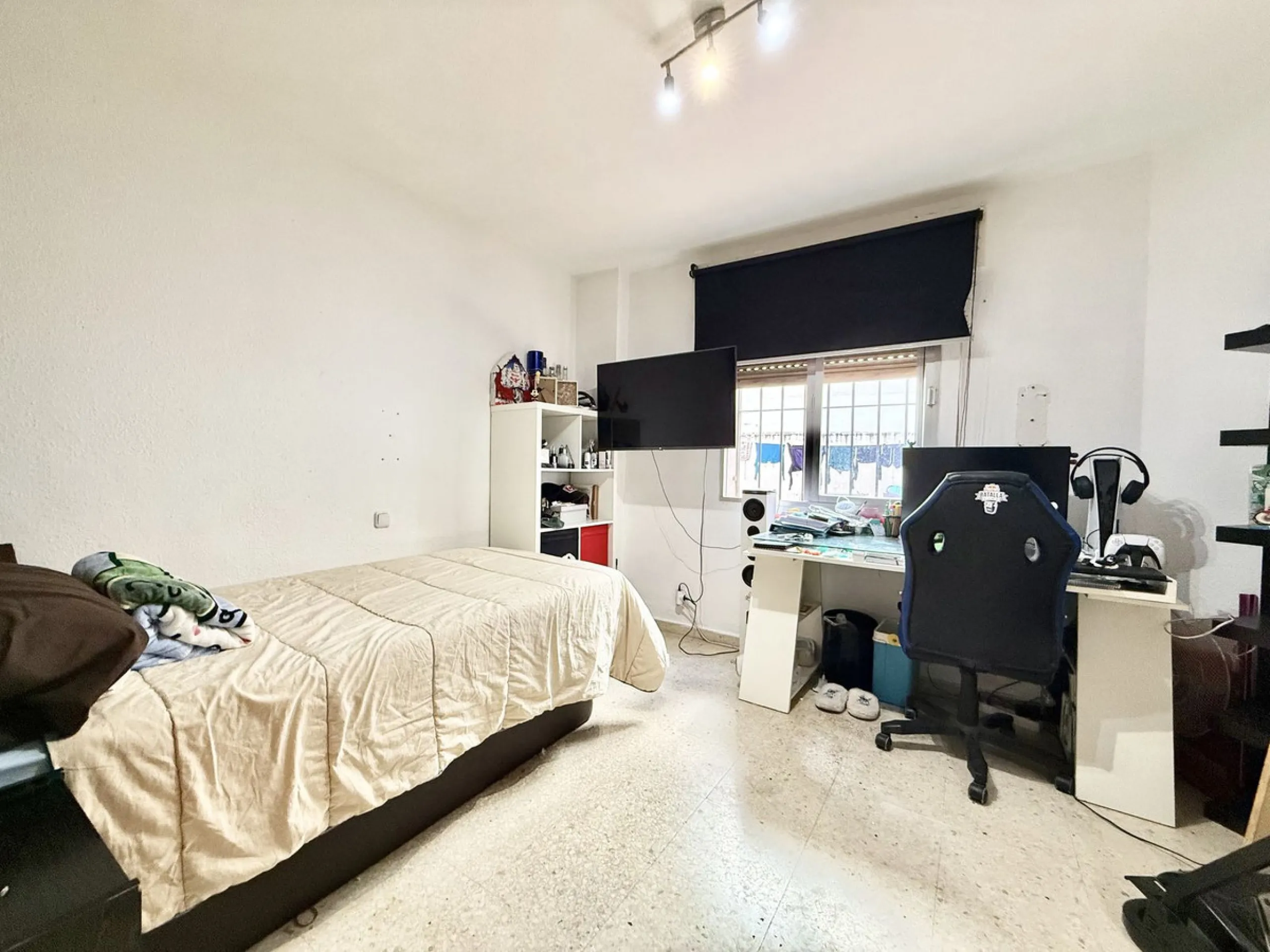 Apartment - Middle Floor Apartment в продаже в Marbella, Málaga. В доме 3 спален и 1 ванных комнат. Площадь дома 95 м²