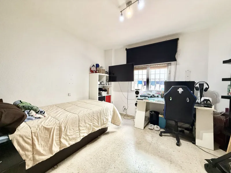 Apartment - Middle Floor Apartment в продаже в Marbella, Málaga. В доме 3 спален и 1 ванных комнат. Площадь дома 95 м²