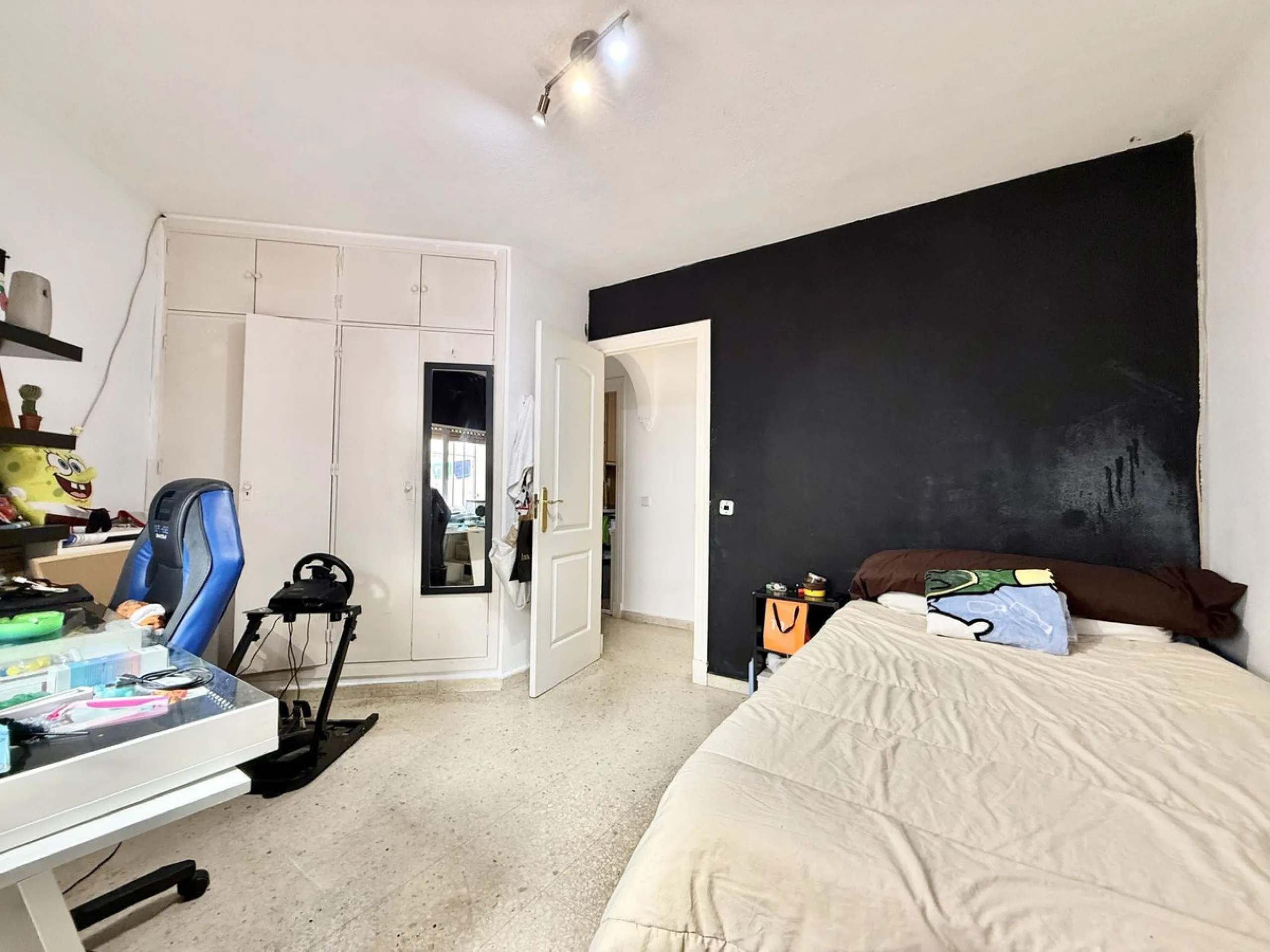 Apartment - Middle Floor Apartment в продаже в Marbella, Málaga. В доме 3 спален и 1 ванных комнат. Площадь дома 95 м²