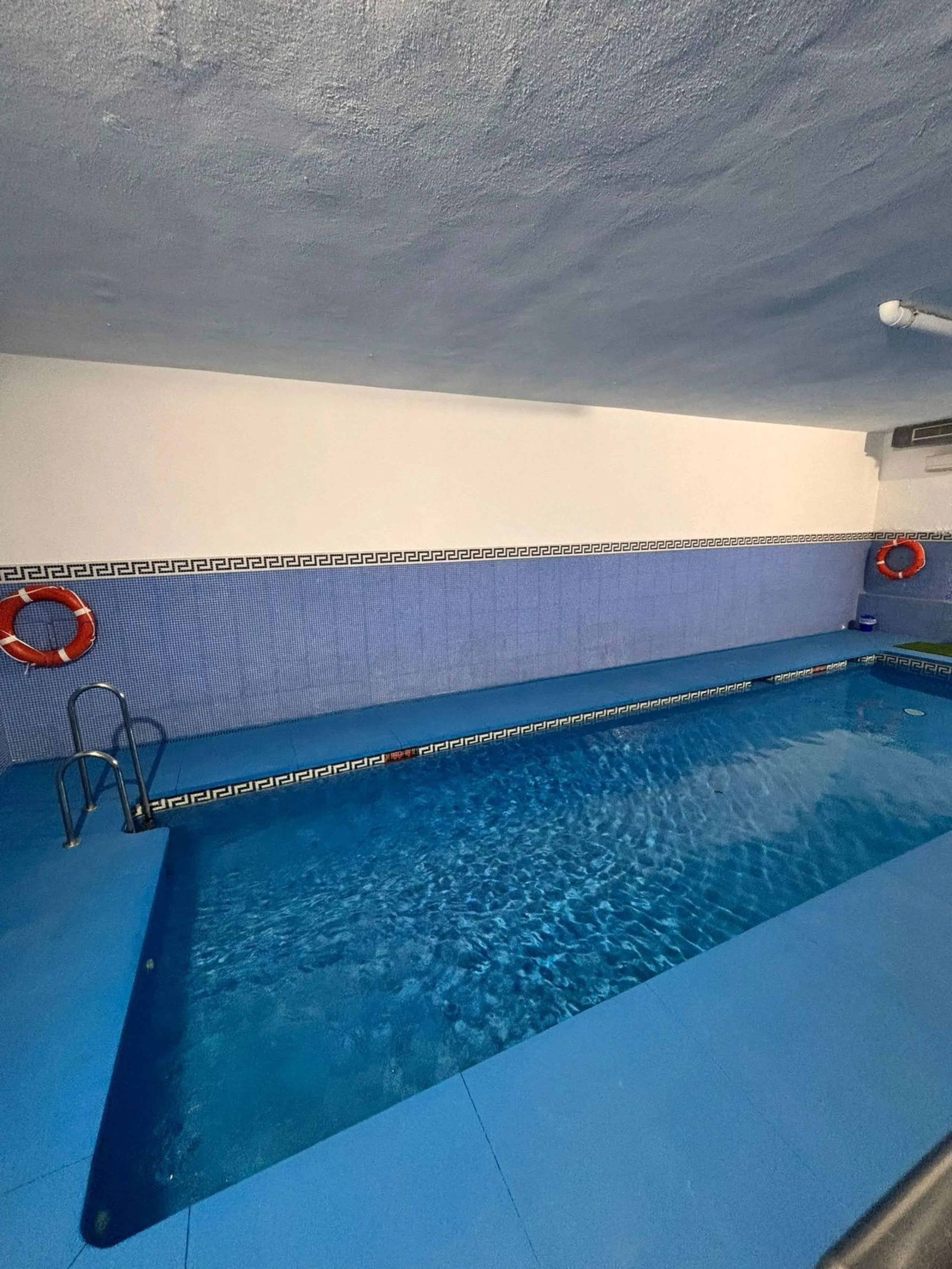 Bright Apartment with Terrace, Heated Pool and Garage in a Private Residential Complex