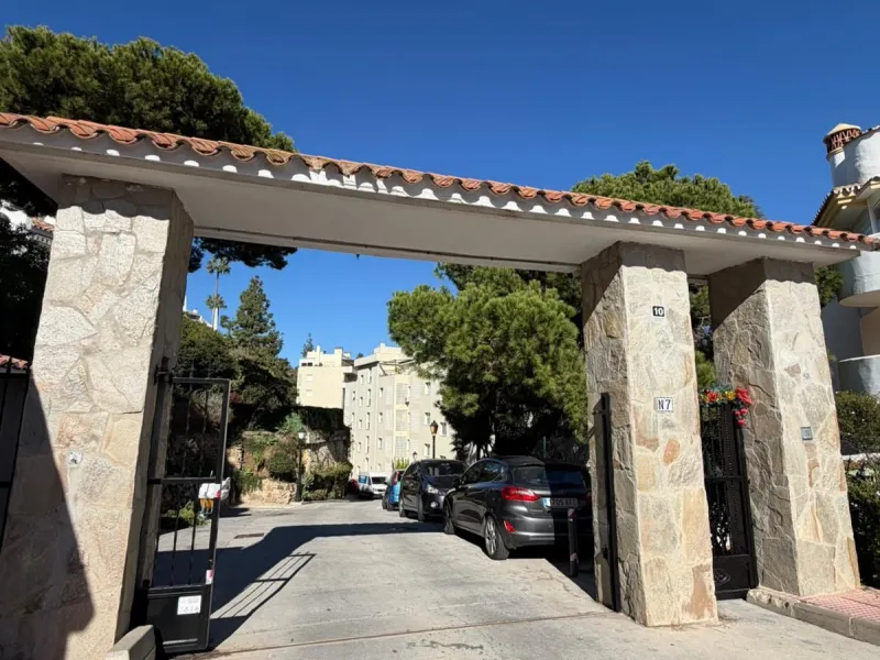 Bright Apartment with Terrace, Heated Pool and Garage in a Private Residential Complex