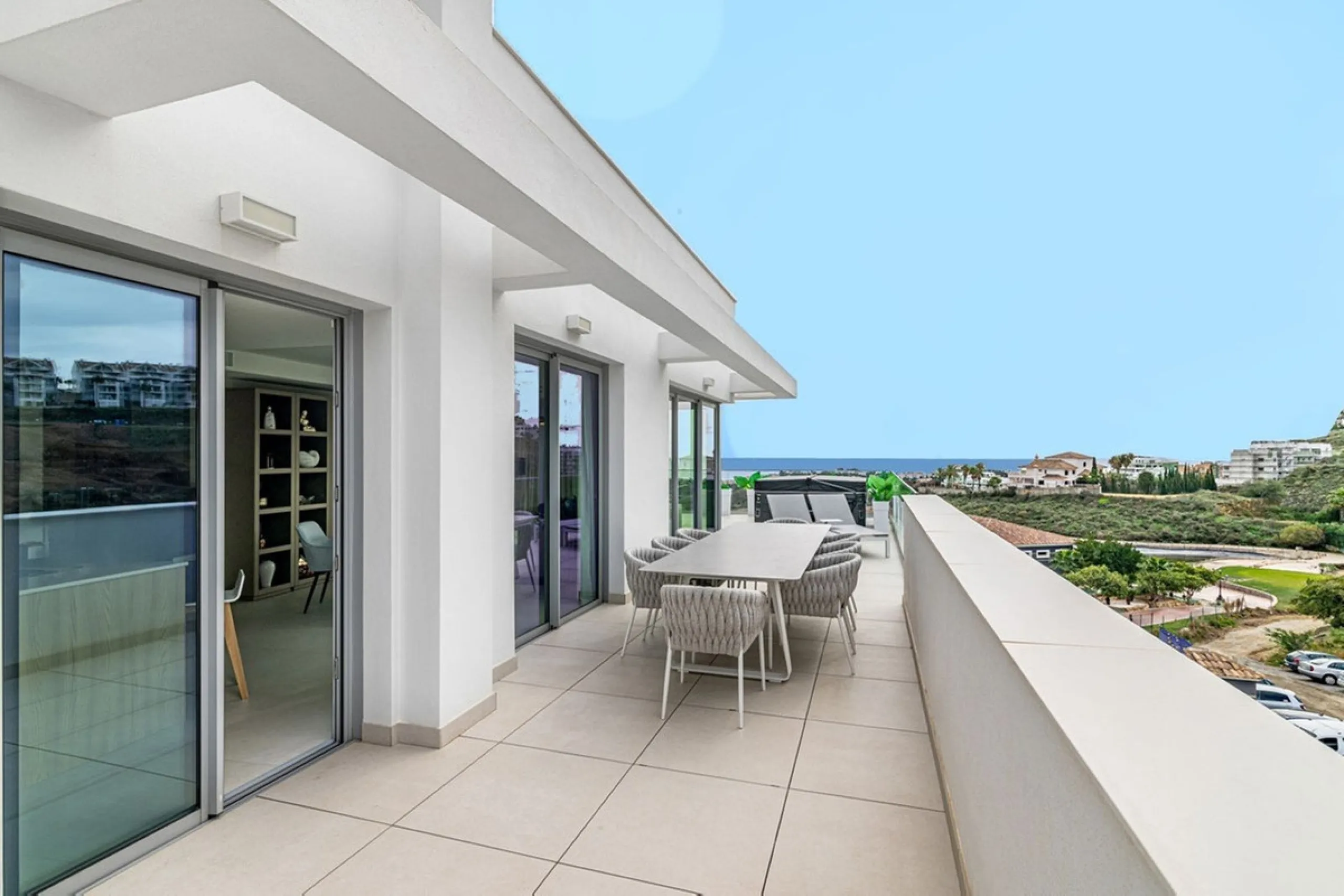 Fantastic Penthouse with Solarium & Panoramic Sea Views Over Calanova Golf