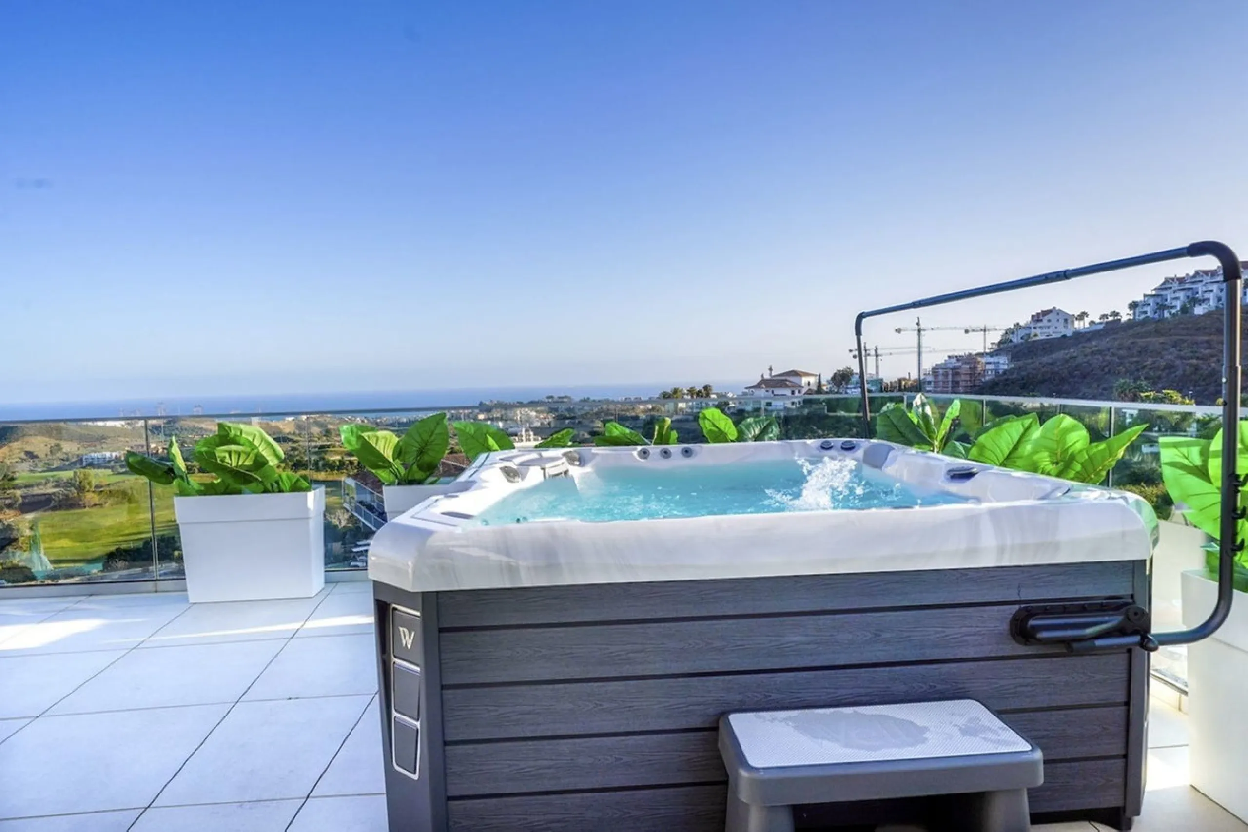 Fantastic Penthouse with Solarium & Panoramic Sea Views Over Calanova Golf