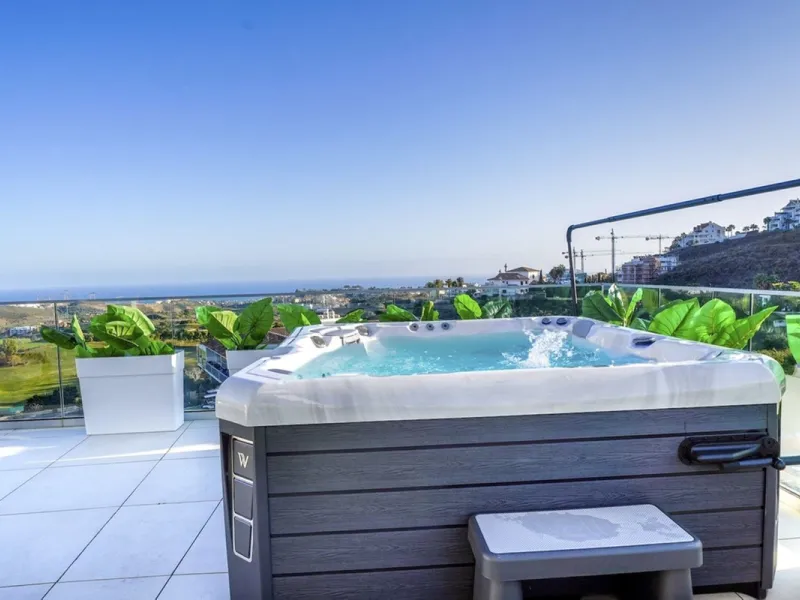 Fantastic Penthouse with Solarium & Panoramic Sea Views Over Calanova Golf