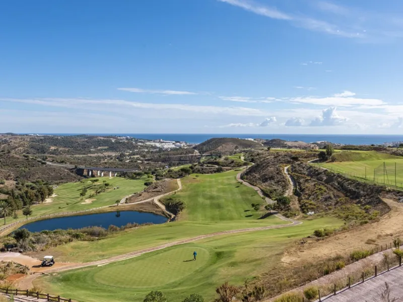 Fantastic Penthouse with Solarium & Panoramic Sea Views Over Calanova Golf
