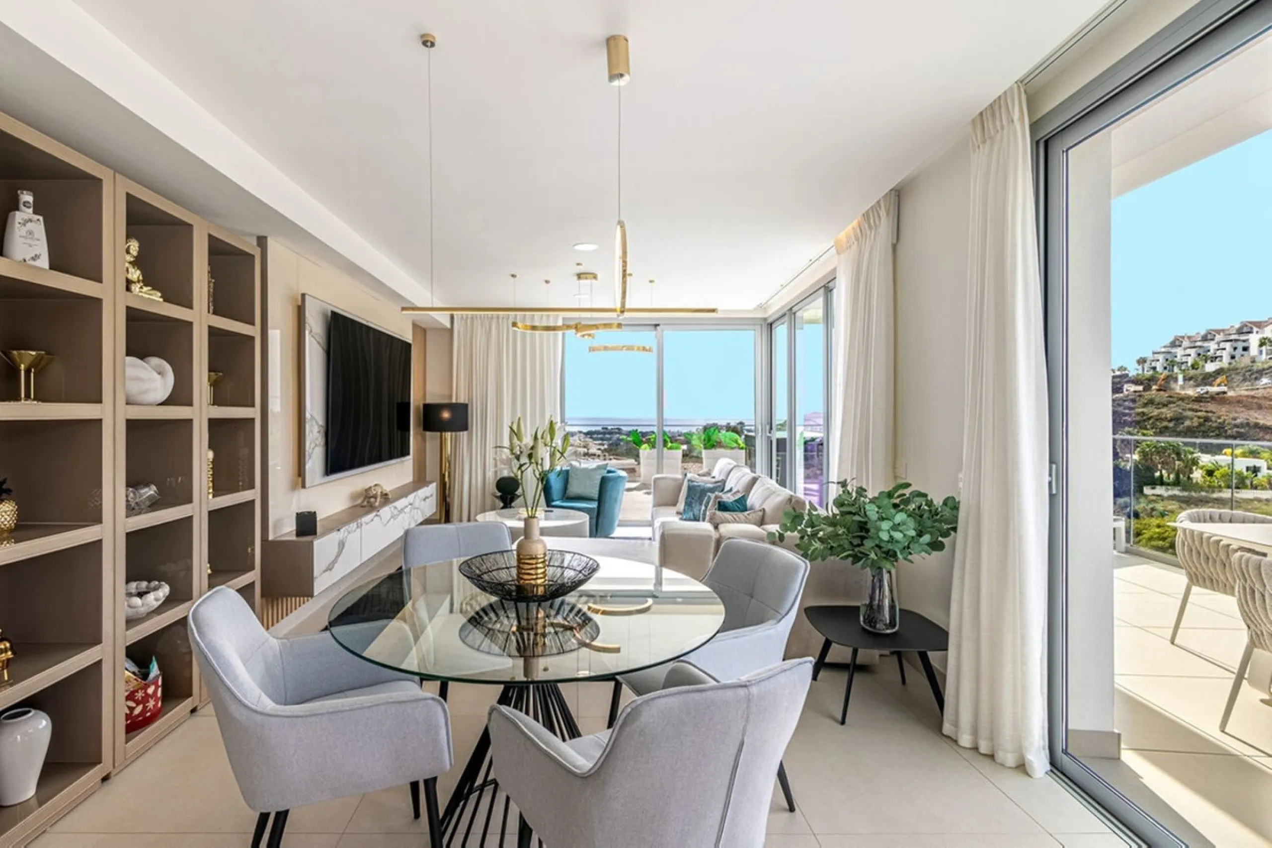 Fantastic Penthouse with Solarium & Panoramic Sea Views Over Calanova Golf