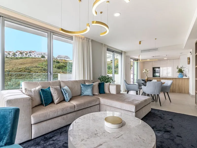 Fantastic Penthouse with Solarium & Panoramic Sea Views Over Calanova Golf