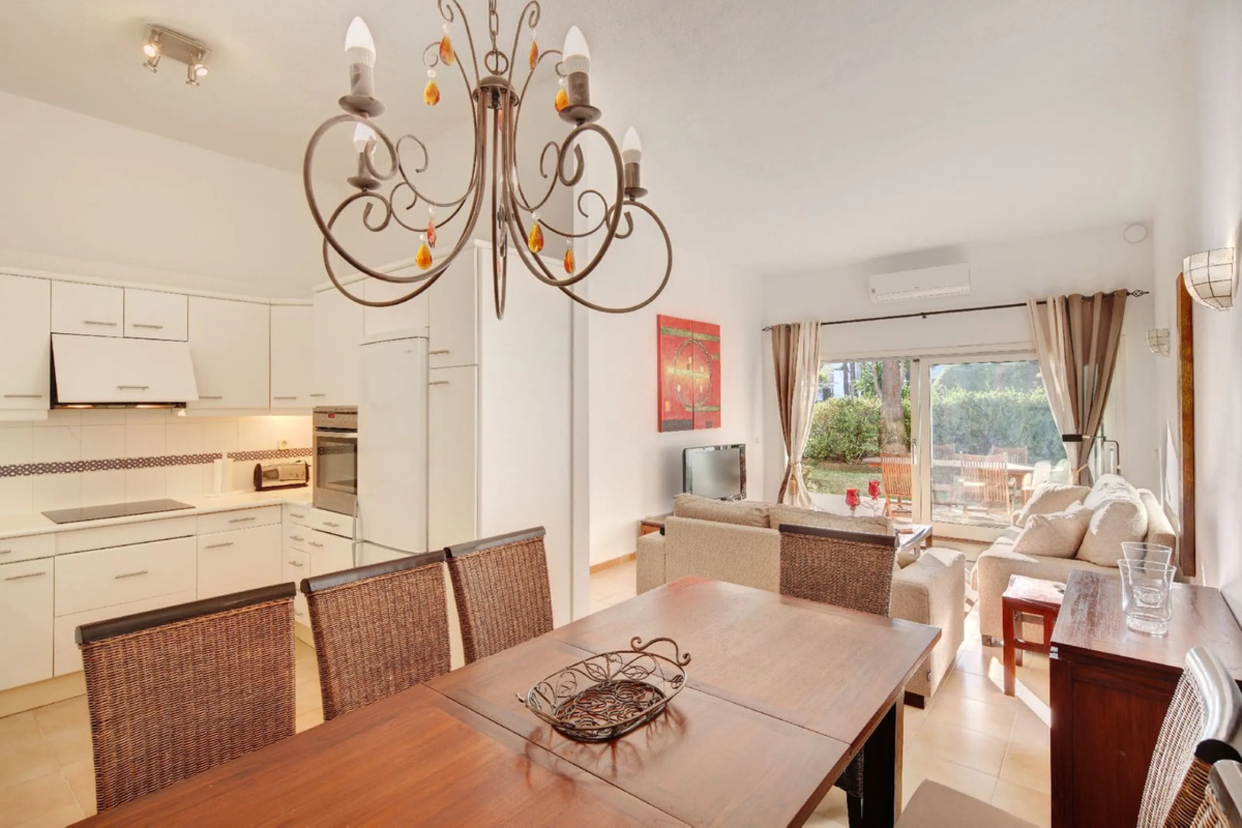 Lovely apartment with private garden, in Atalaya close to Diana Park.