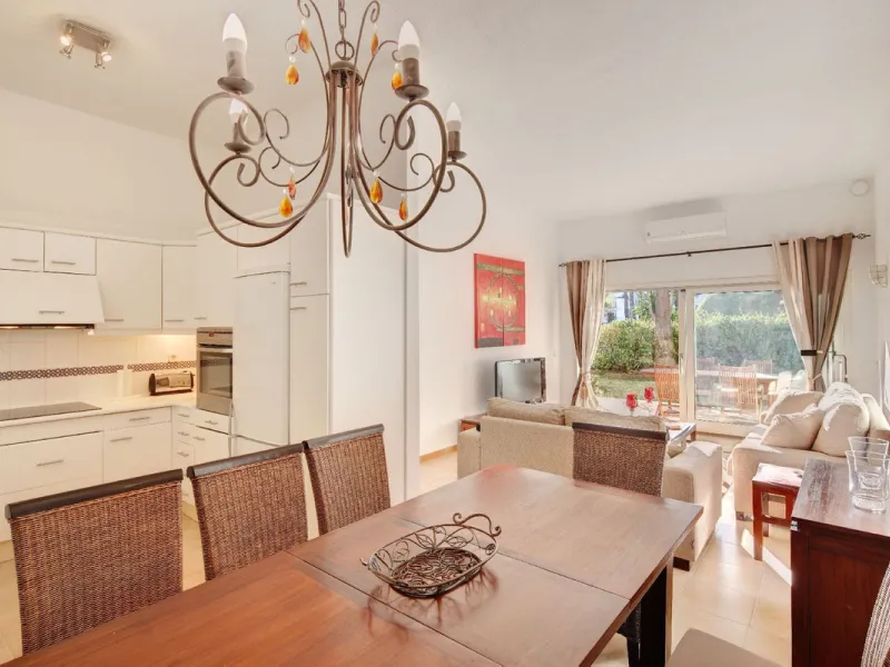 Lovely apartment with private garden, in Atalaya close to Diana Park.