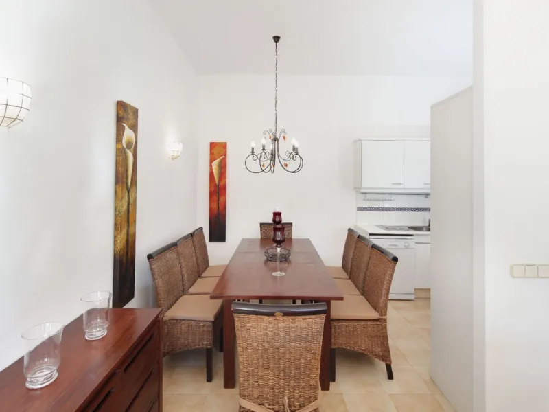 Lovely apartment with private garden, in Atalaya close to Diana Park.