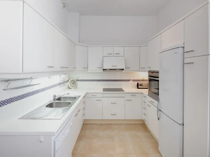 Lovely apartment with private garden, in Atalaya close to Diana Park.