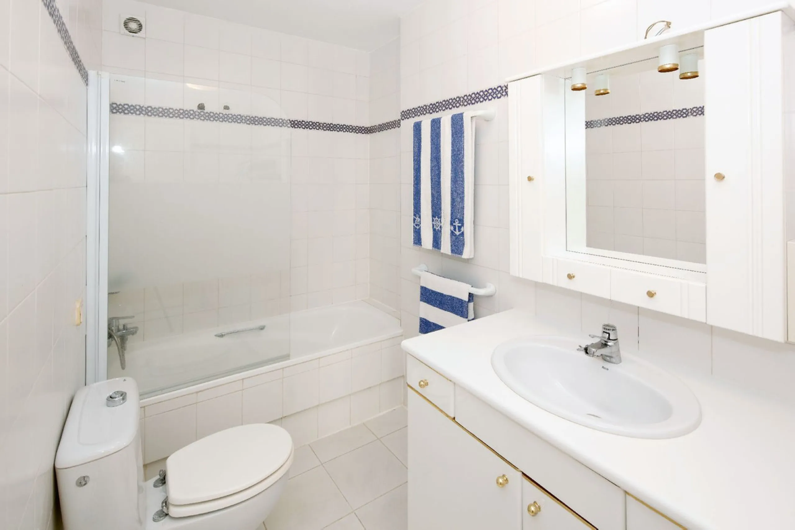 Lovely apartment with private garden, in Atalaya close to Diana Park.