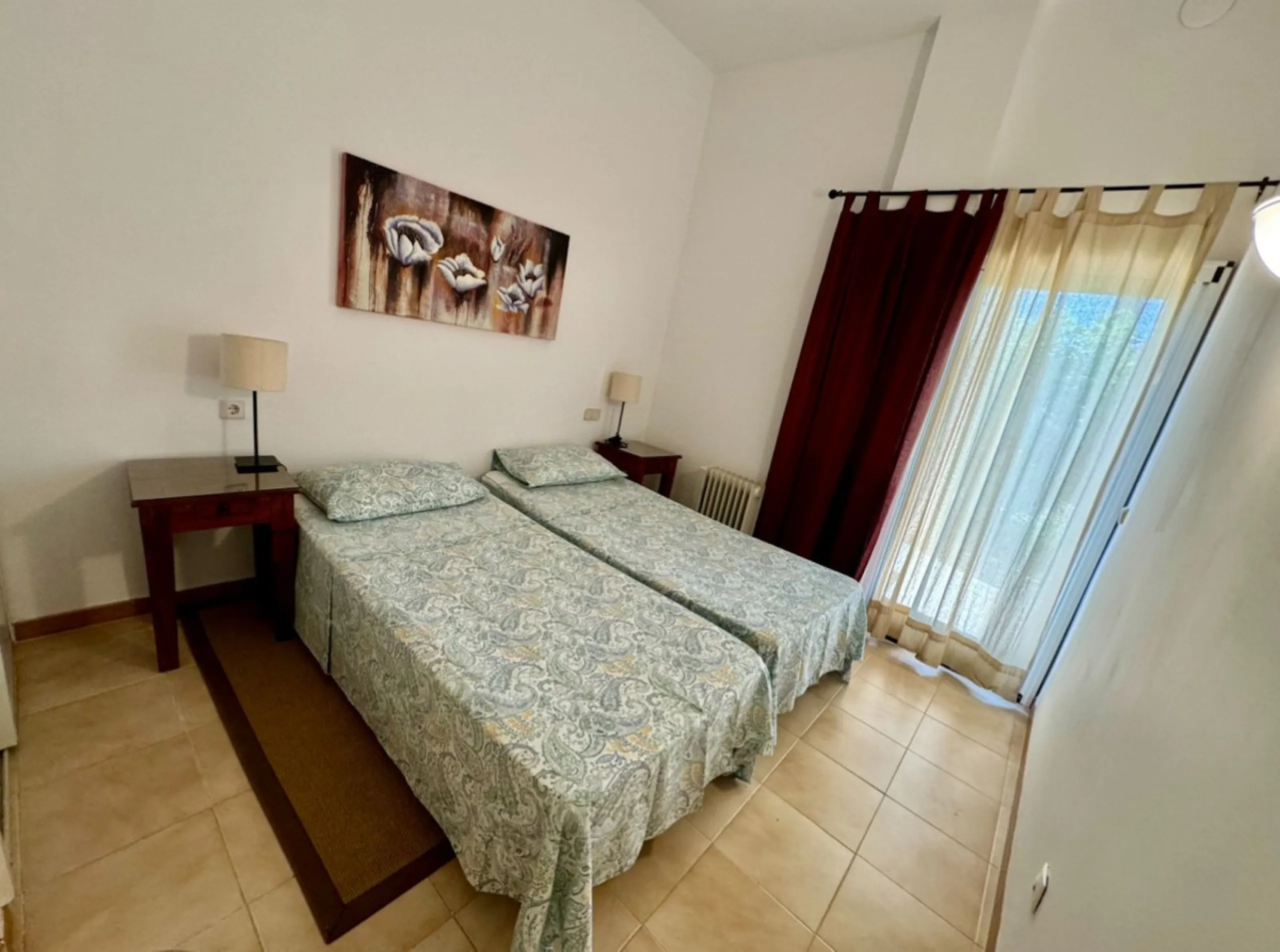 Lovely apartment with private garden, in Atalaya close to Diana Park.