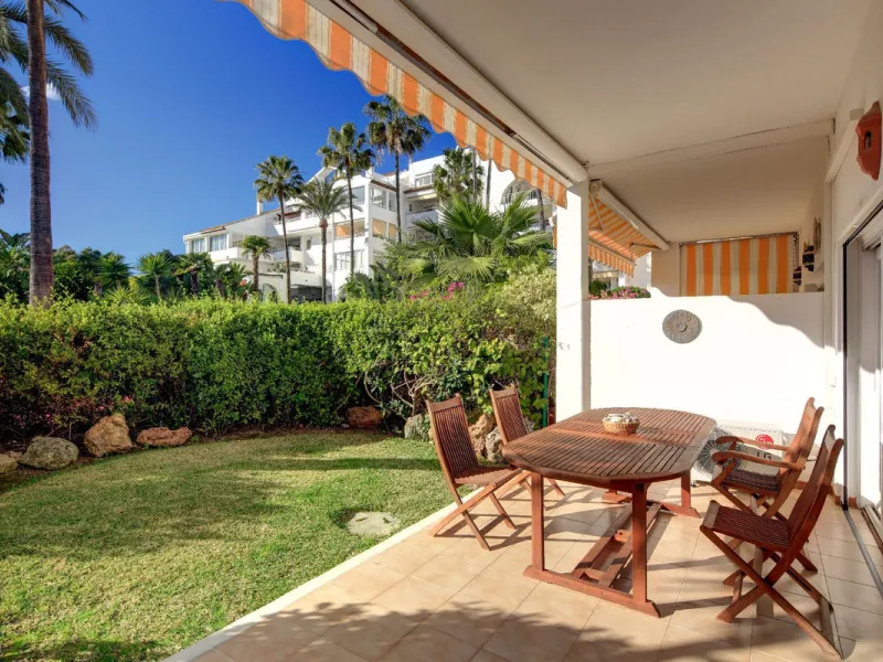 Lovely apartment with private garden, in Atalaya close to Diana Park.