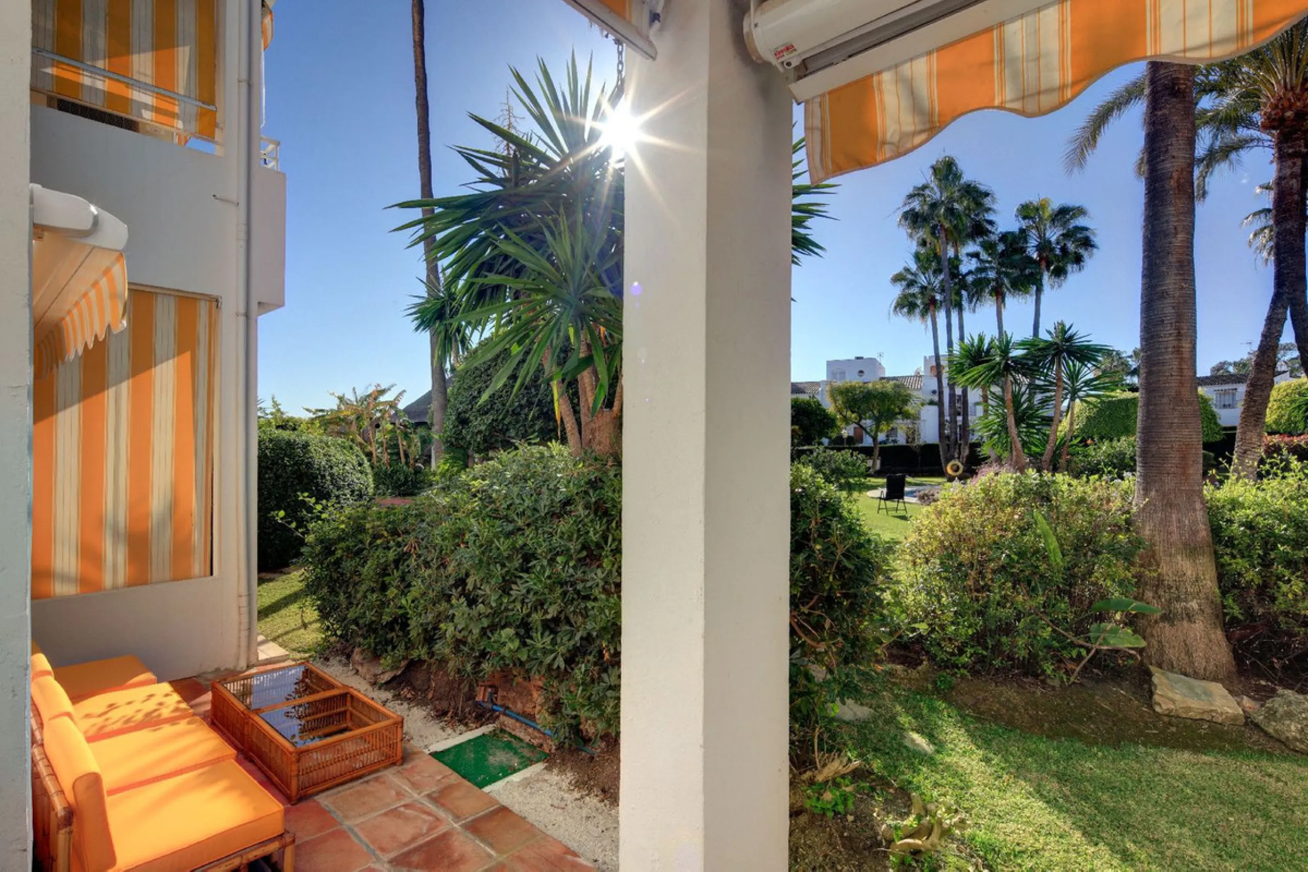 Lovely apartment with private garden, in Atalaya close to Diana Park.
